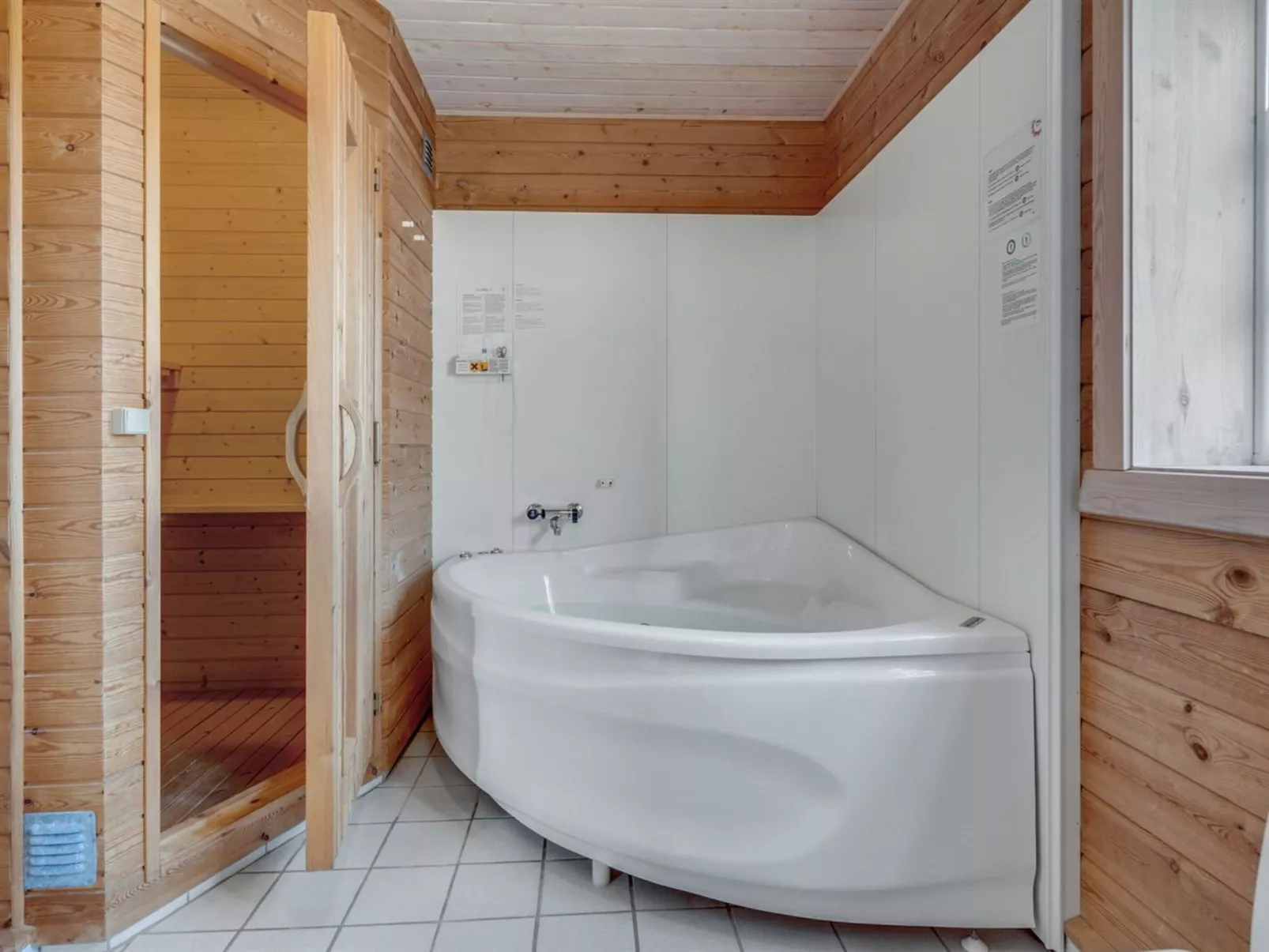 "Bjarnger" - 200m from the sea-Binnen