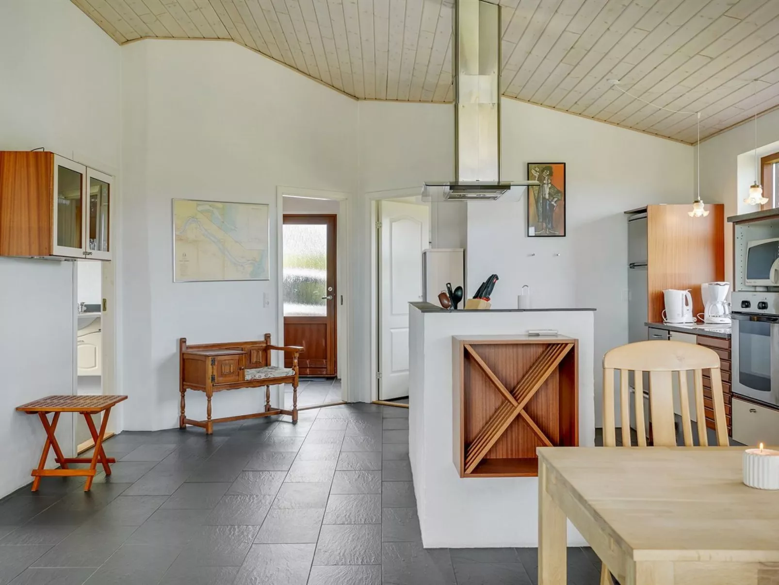 "Roope" - 50m from the sea-Binnen