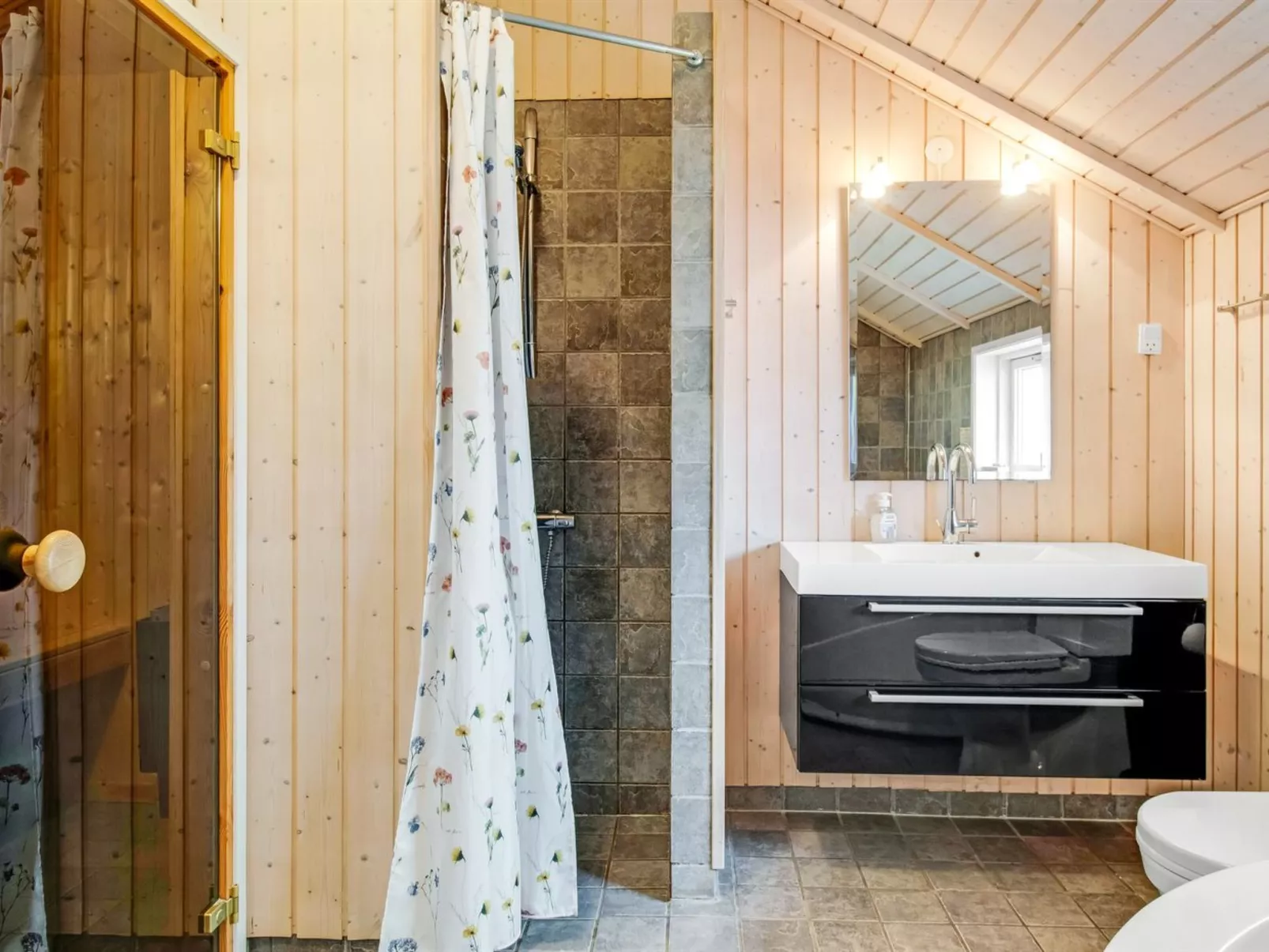 "Svenny" - 800m from the sea-Binnen