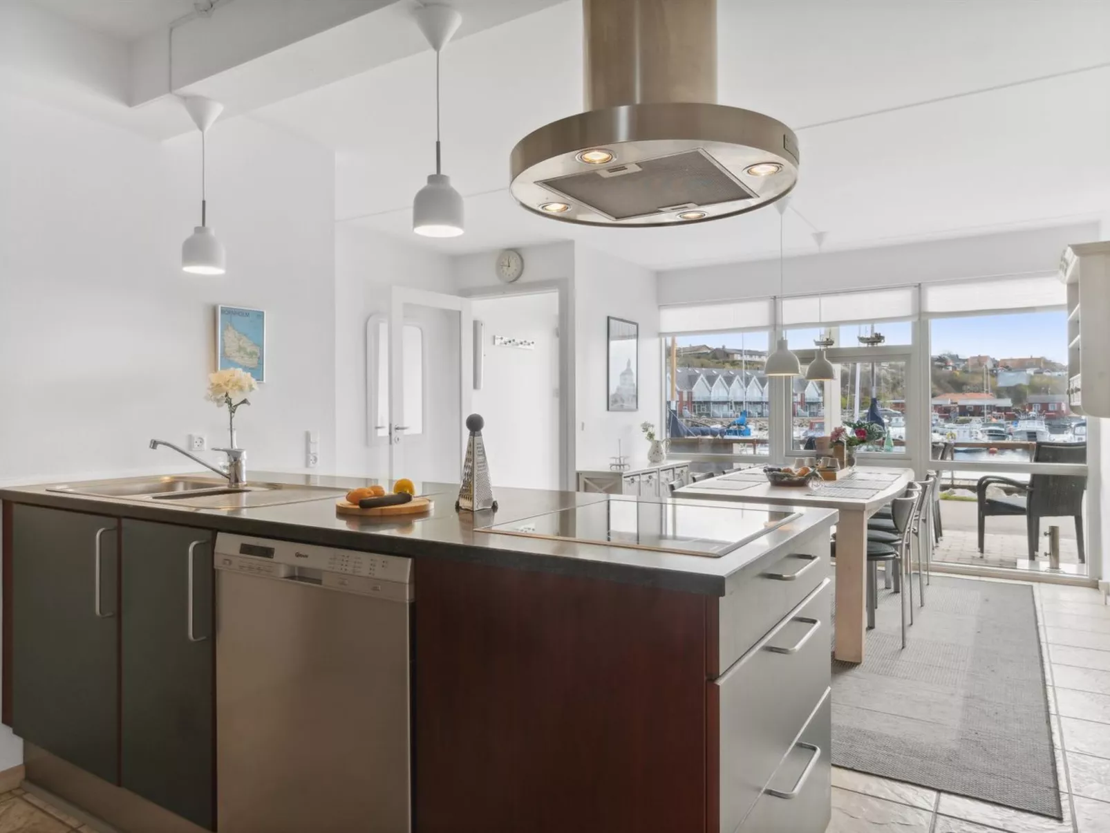 "Fridhild" - 10m from the sea-Binnen