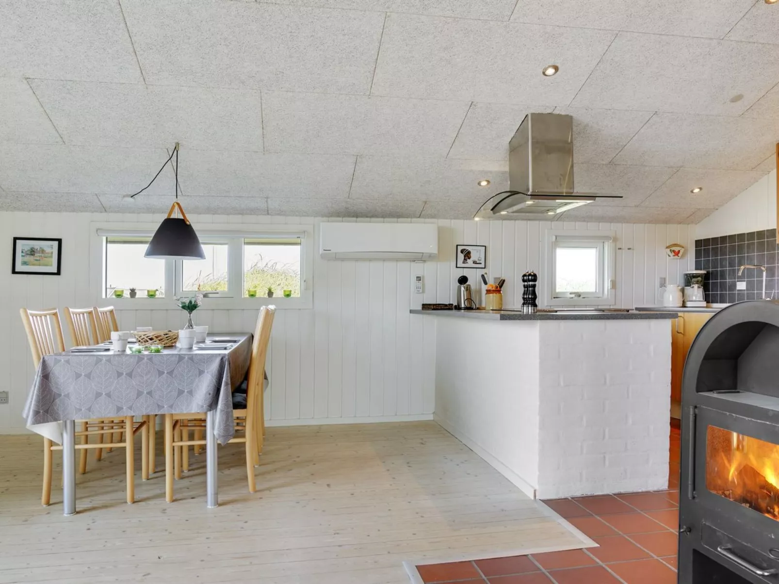 "Apolonia" -  from the sea-Binnen