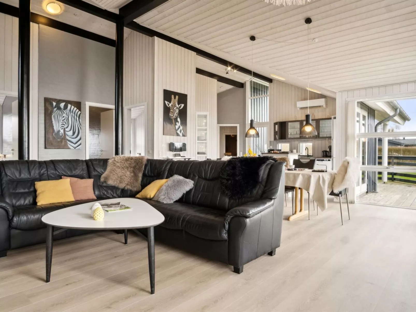 "Sylvana" - 400m from the sea-Binnen