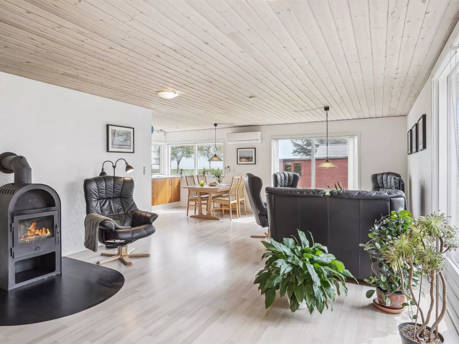 "Rayla" - 150m from the sea-Binnen