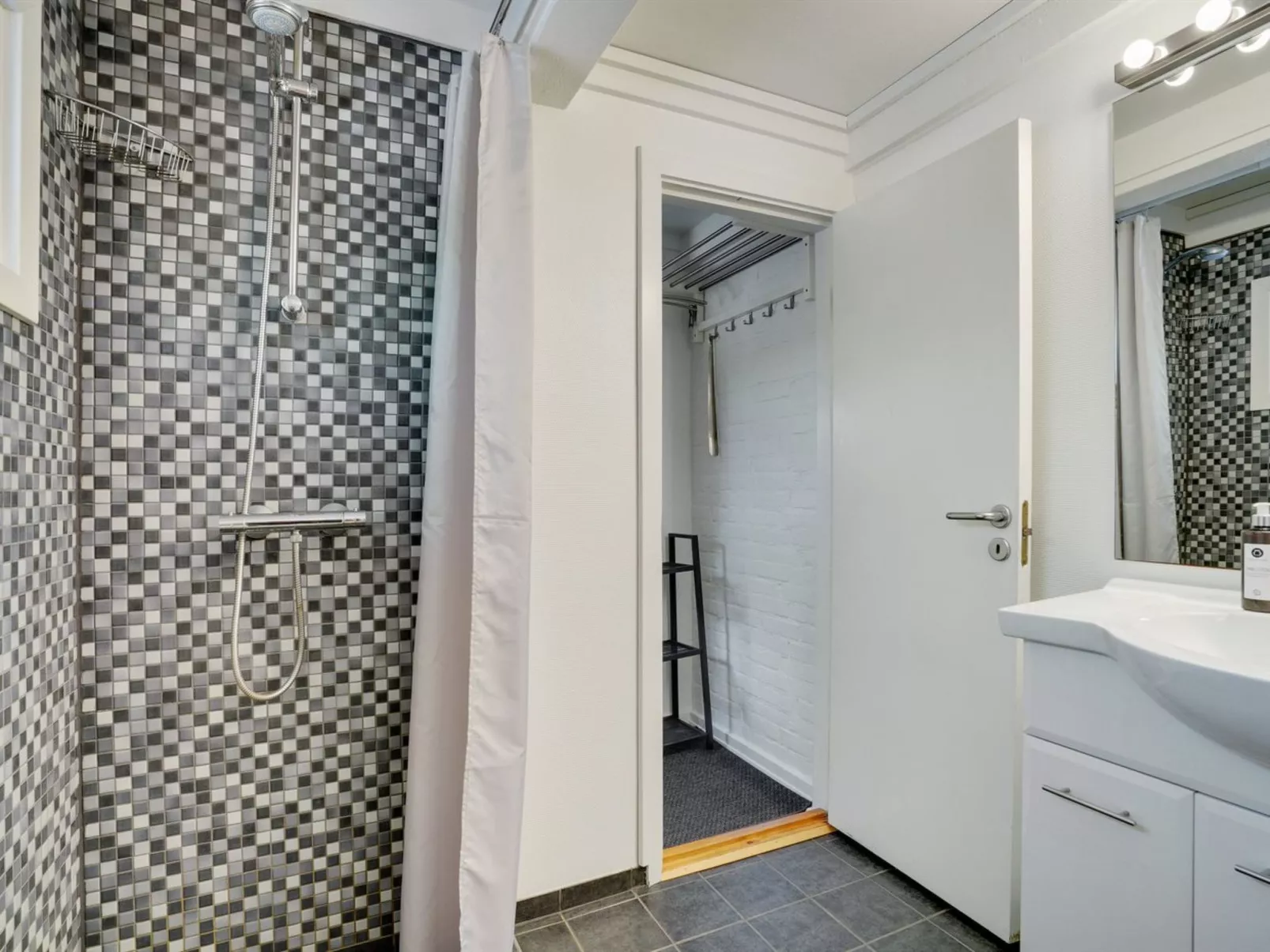 "Elina" - 500m from the sea-Binnen