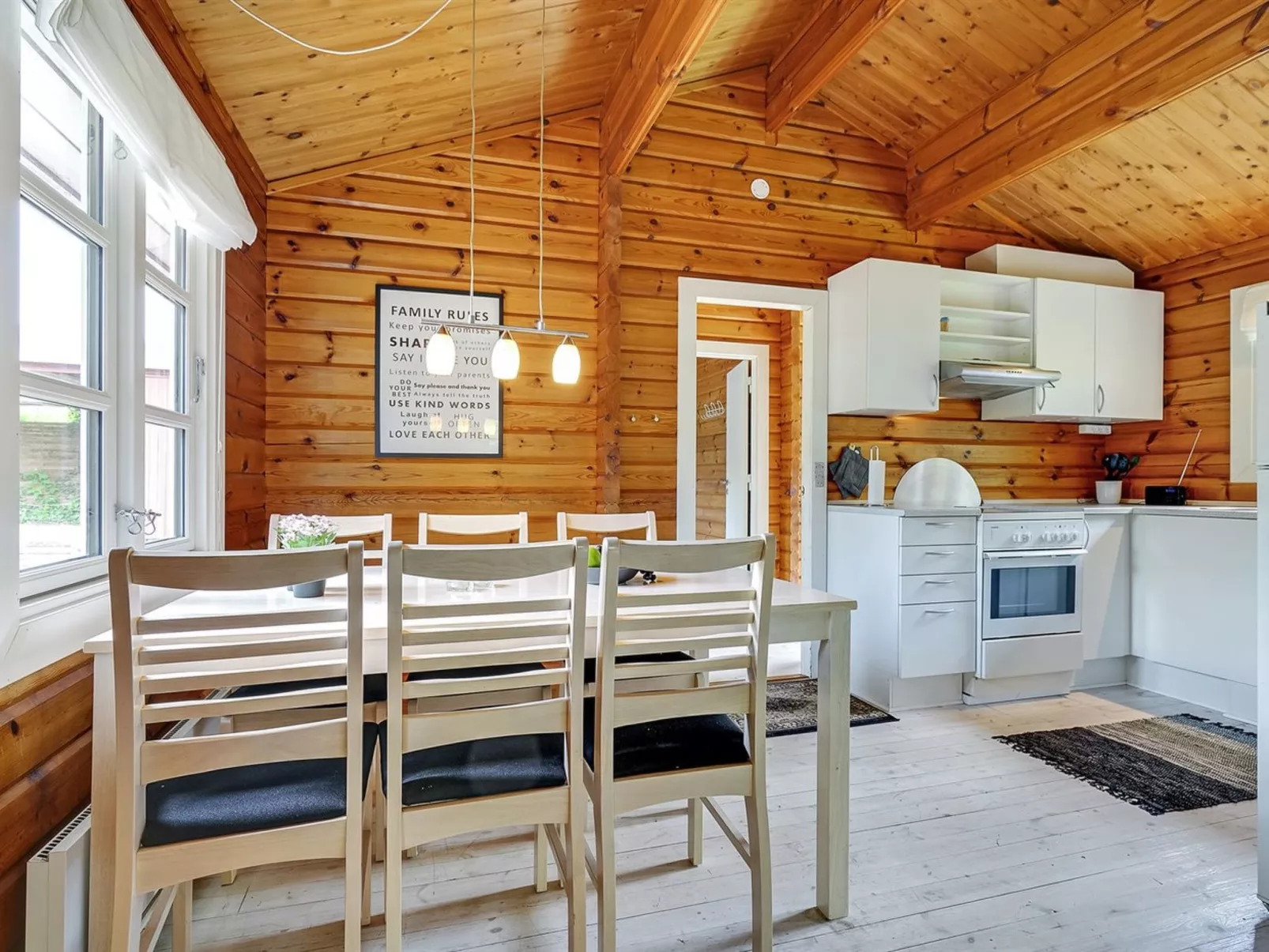 "Ernestine" - 500m to the fjord-Binnen