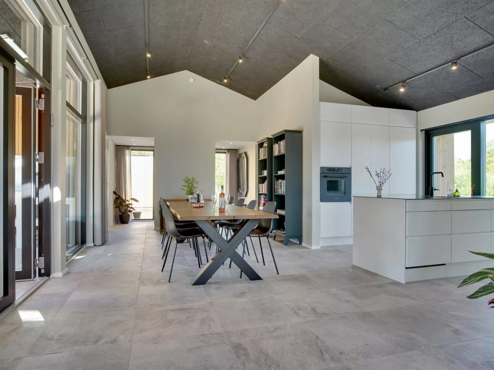 "Ileana" -  from the sea-Binnen