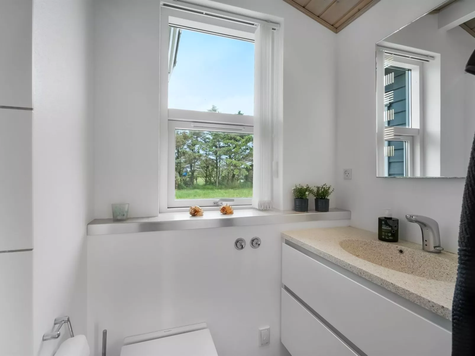 "Sölva" - 750m from the sea-Binnen