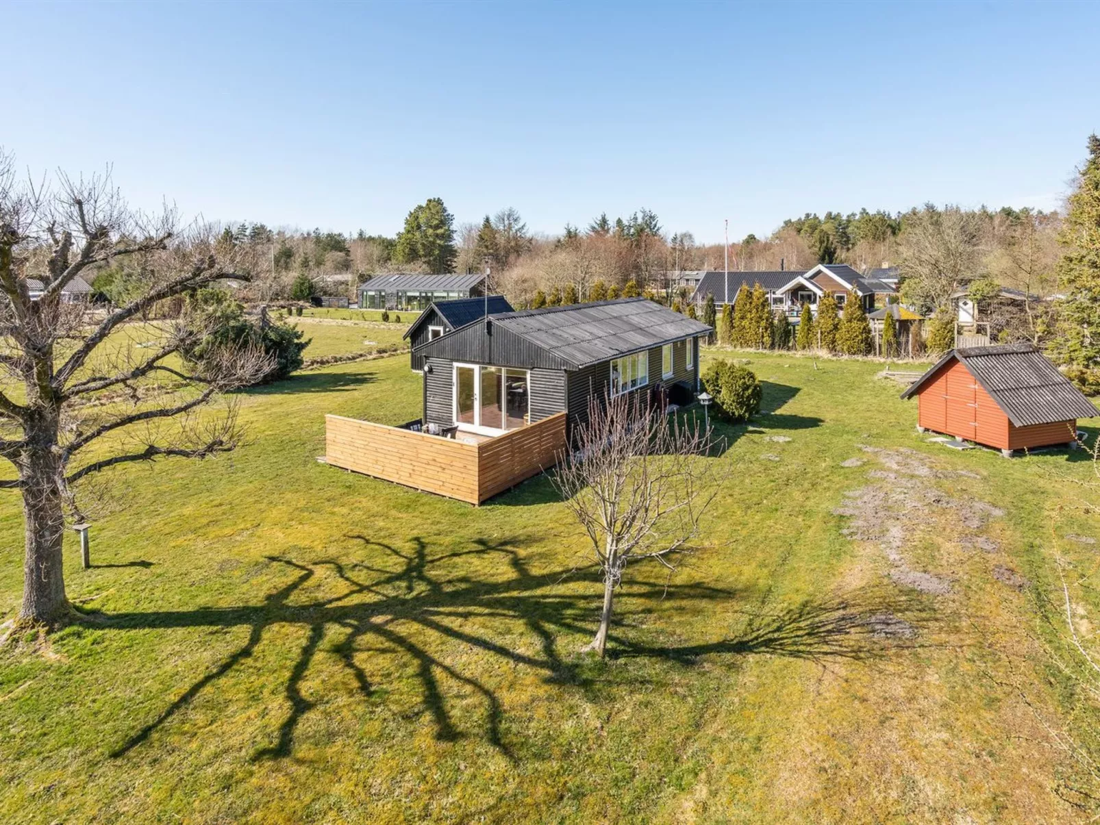 "Julla" - 1.5km from the sea-Buiten