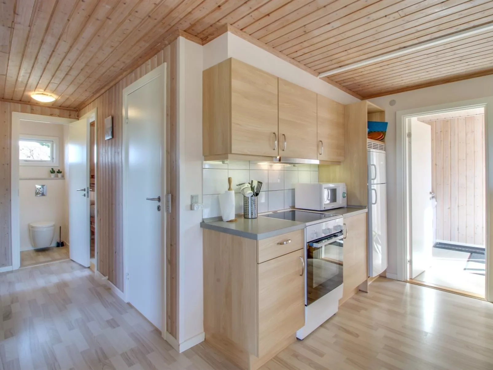 "Yanne" - 400m from the sea-Binnen