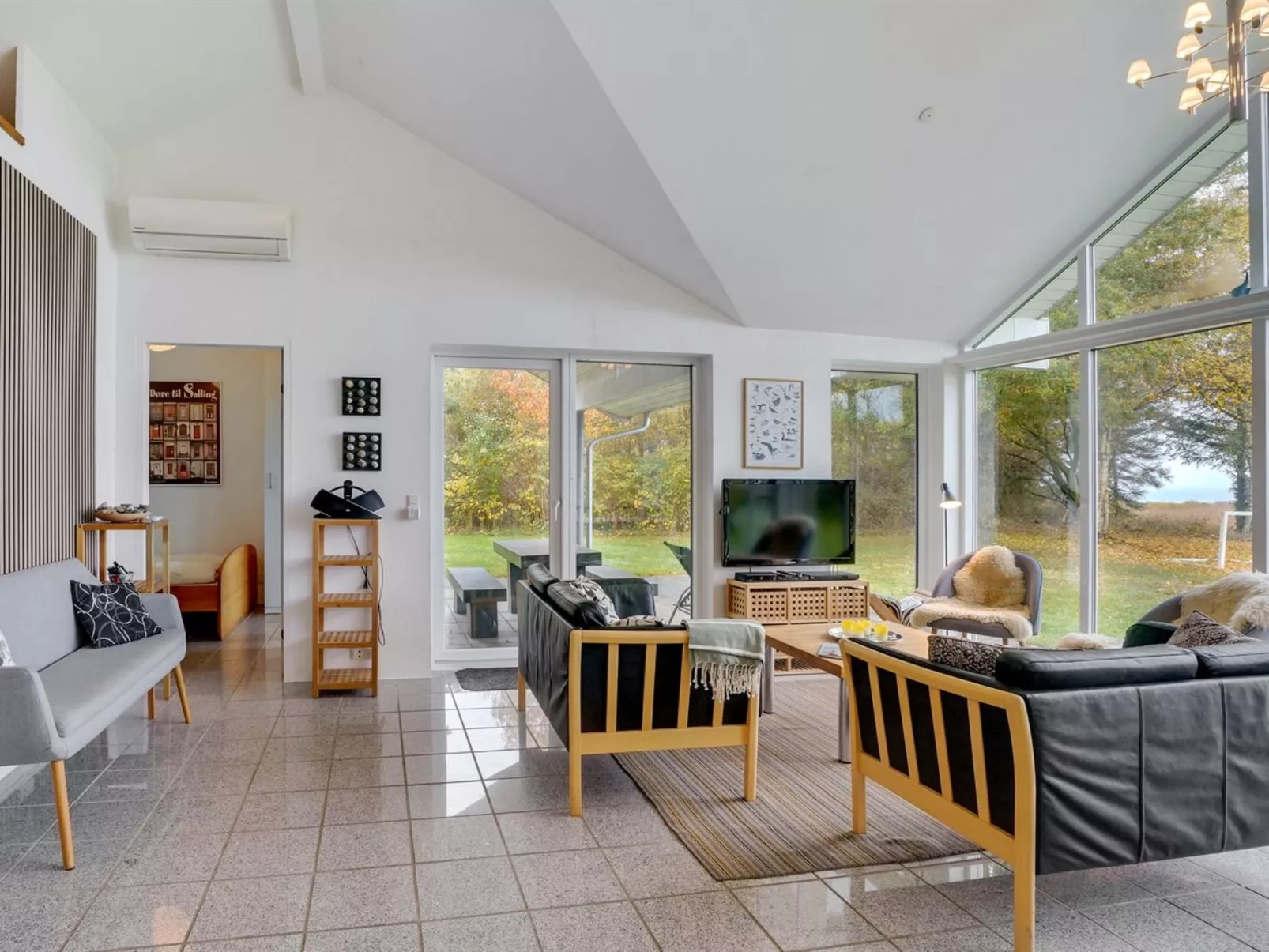 "Elis" - 90m to the fjord-Binnen