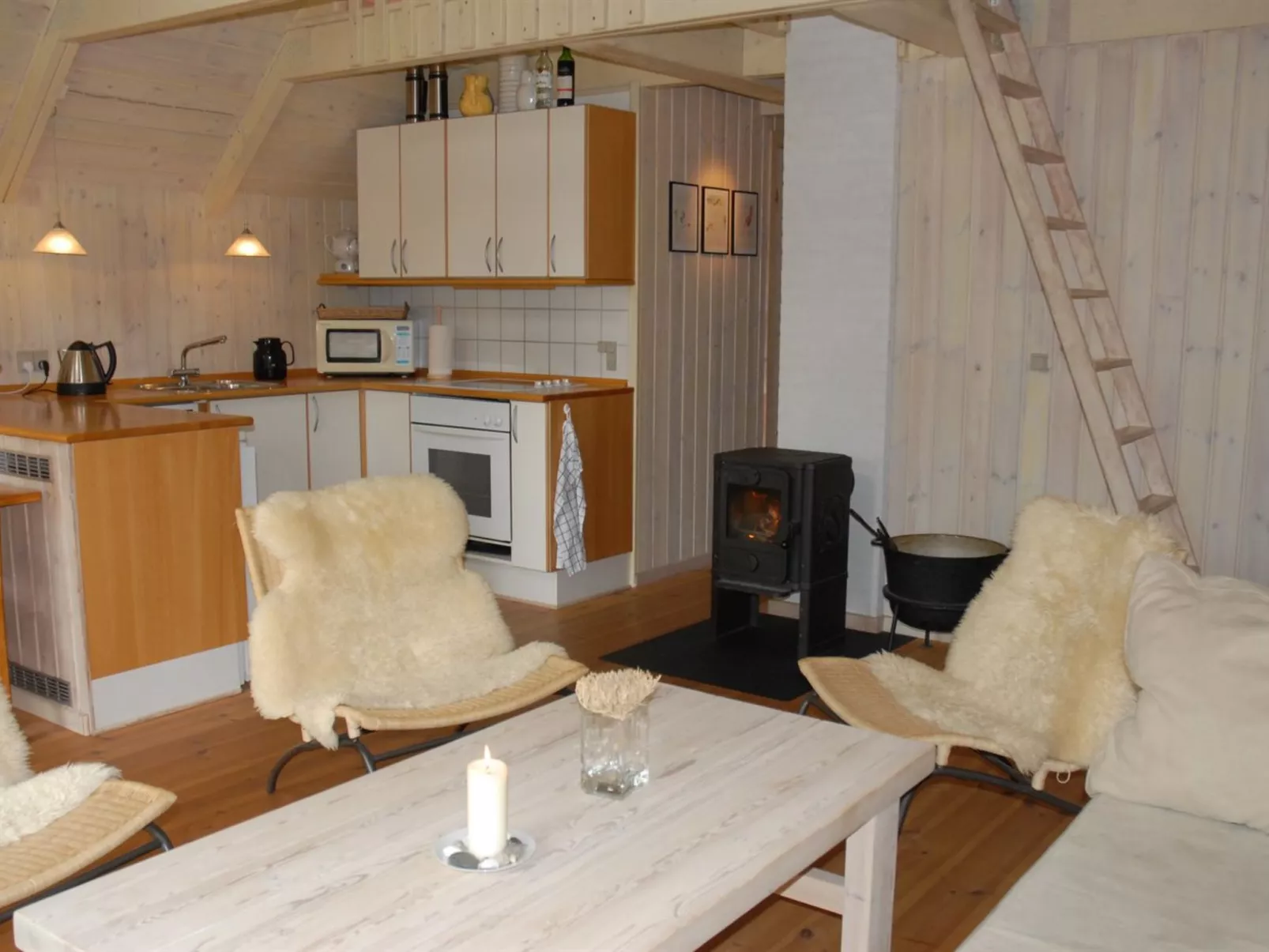 "Kalv" - 75m from the sea-Binnen