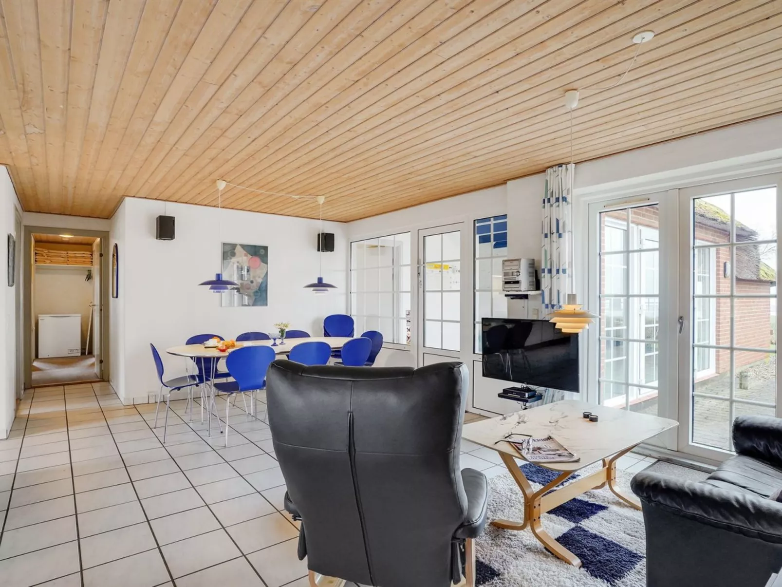 "Jügen" - 900m to the fjord-Binnen