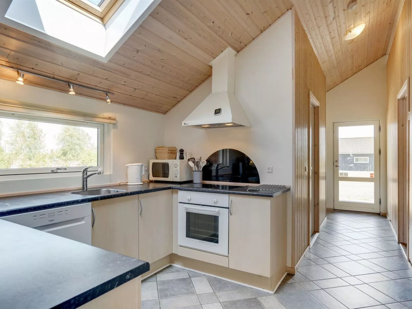 "Vilvi" - 500m from the sea-Binnen