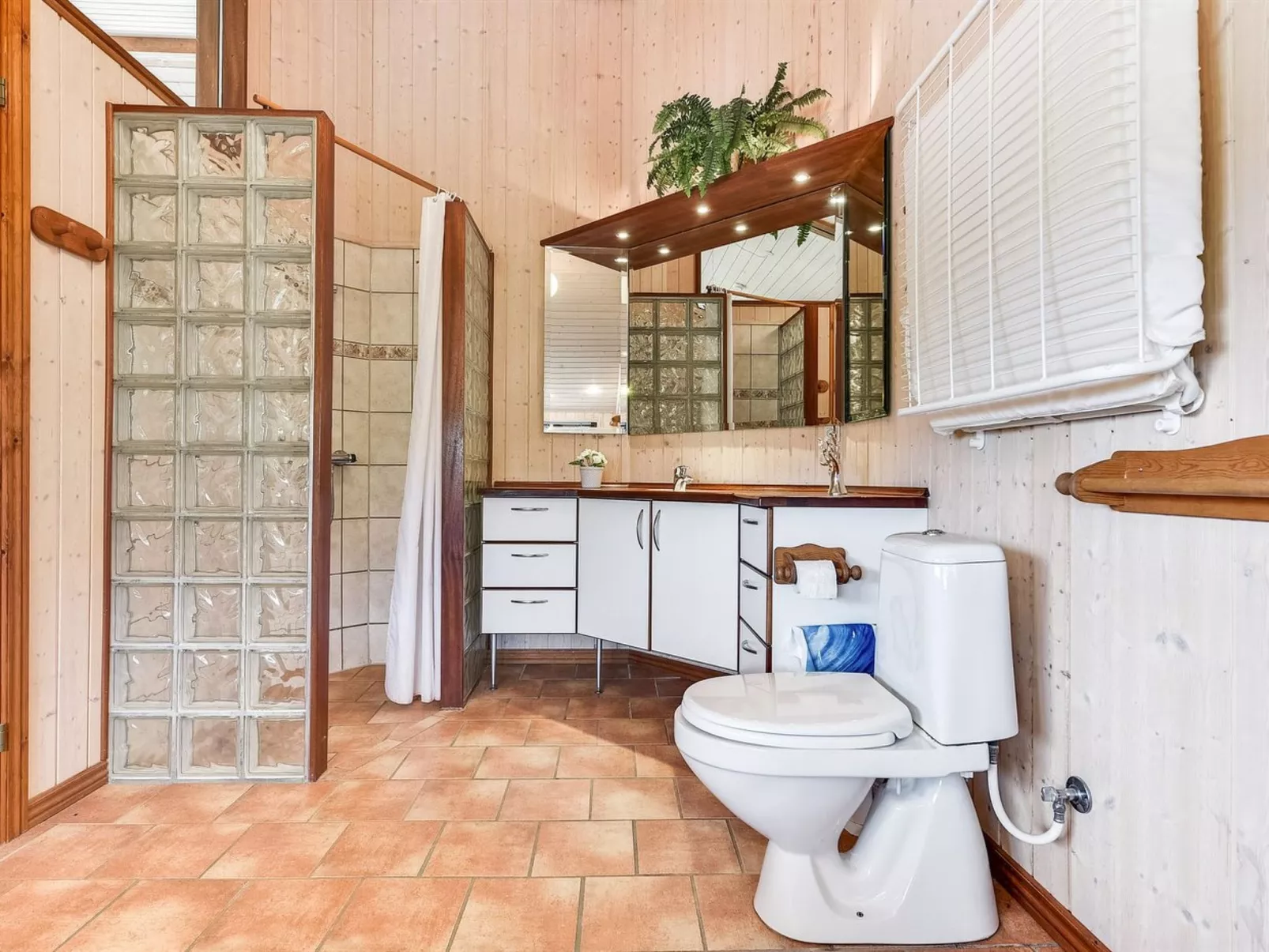 "Mervi" - 300m to the fjord-Binnen