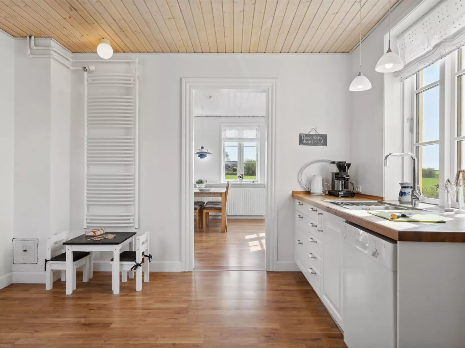 "Store" - 700m from the sea-Binnen