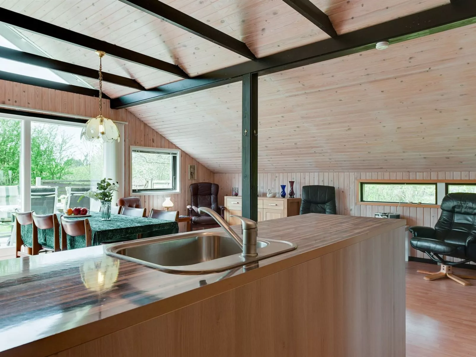 "Henna" - 550m to the fjord-Binnen