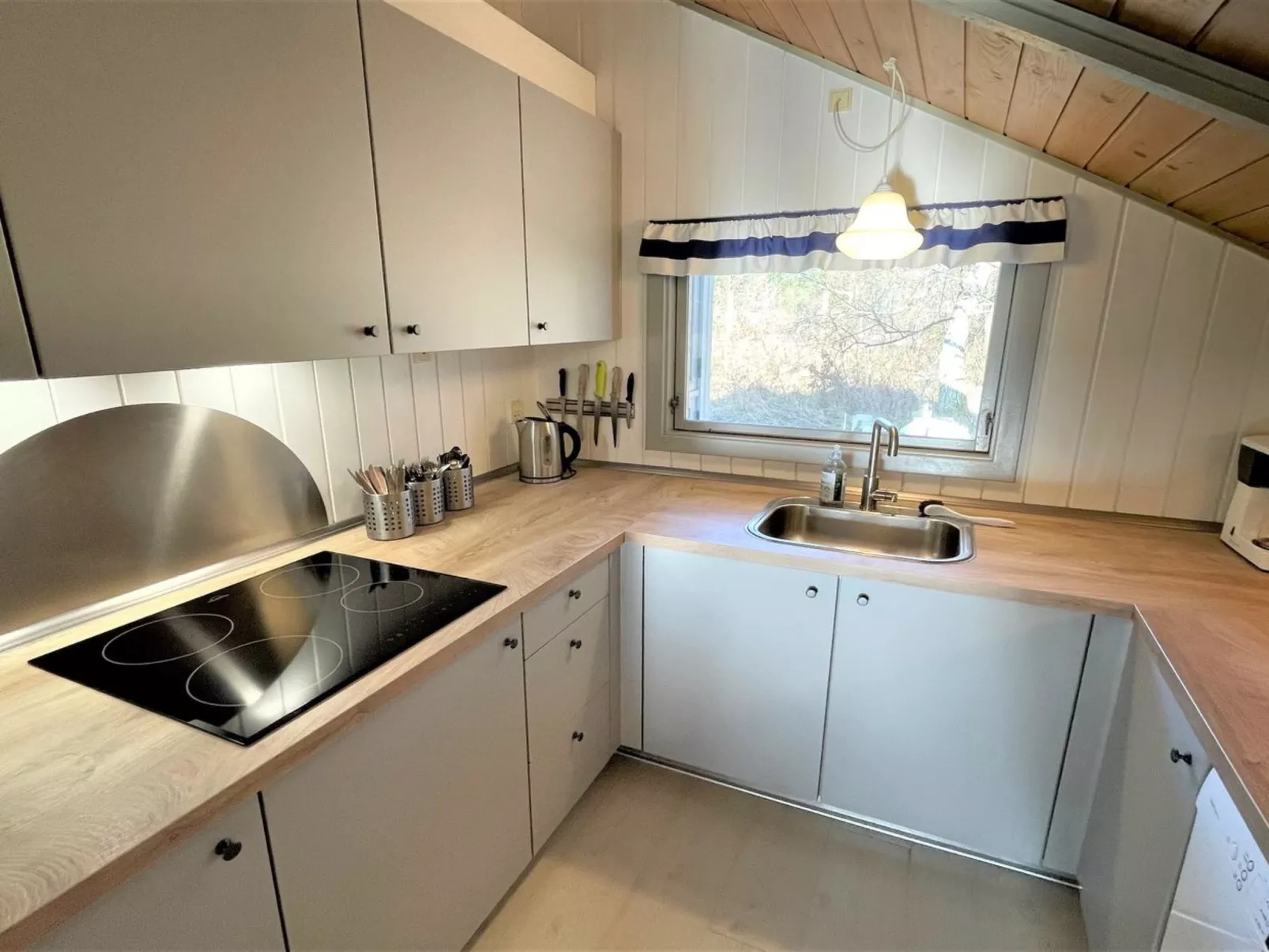 "Erly" - 500m from the sea-Binnen