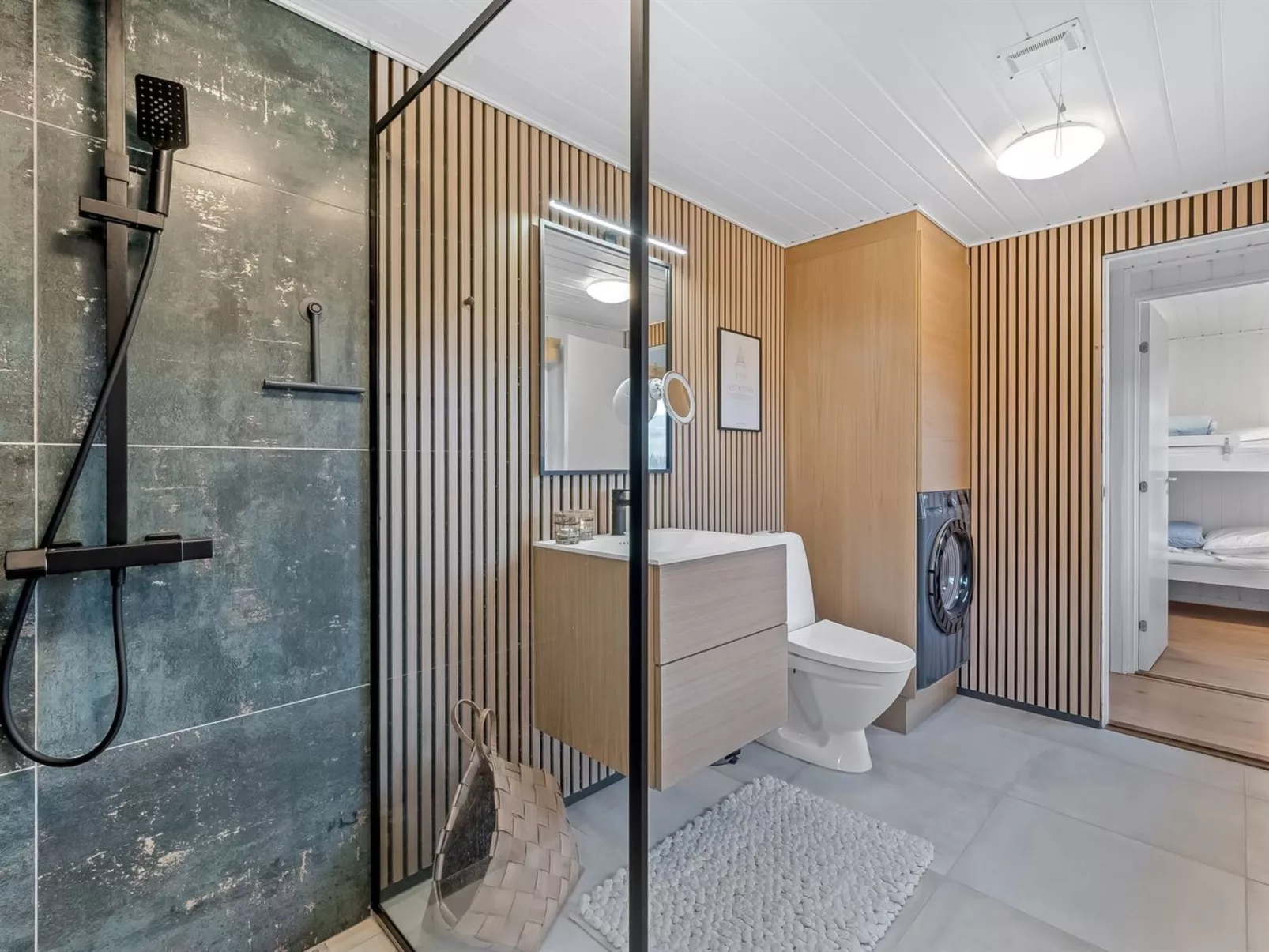 "Assa" -  from the sea-Binnen