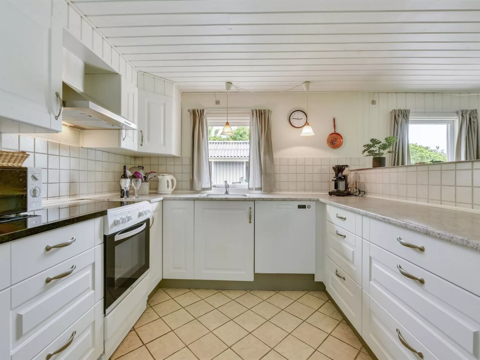 "Elizabeth" - 400m to the fjord-Binnen