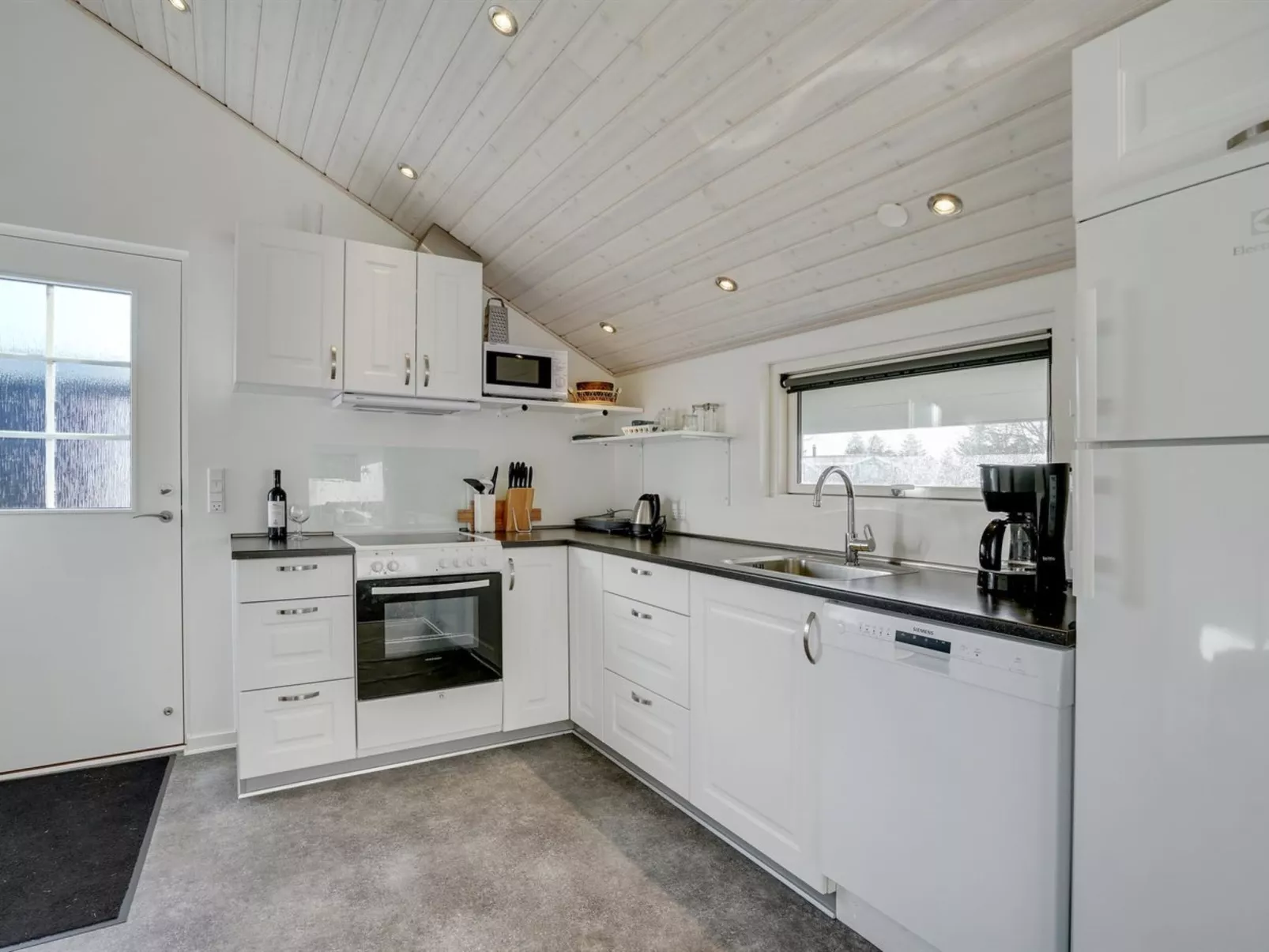 "Ingward" - 300m to the fjord-Binnen