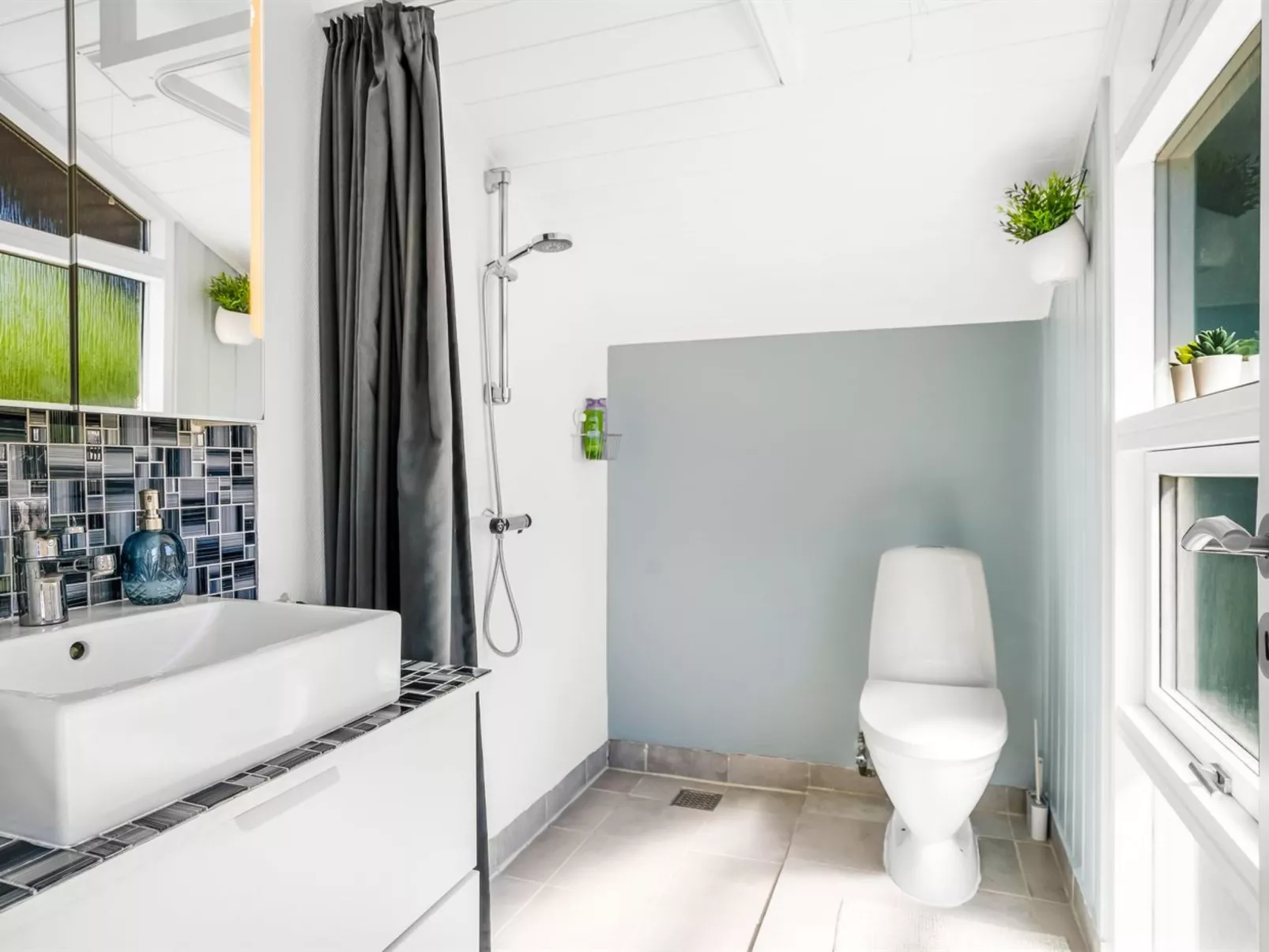 "Bryti" - 500m from the sea-Binnen