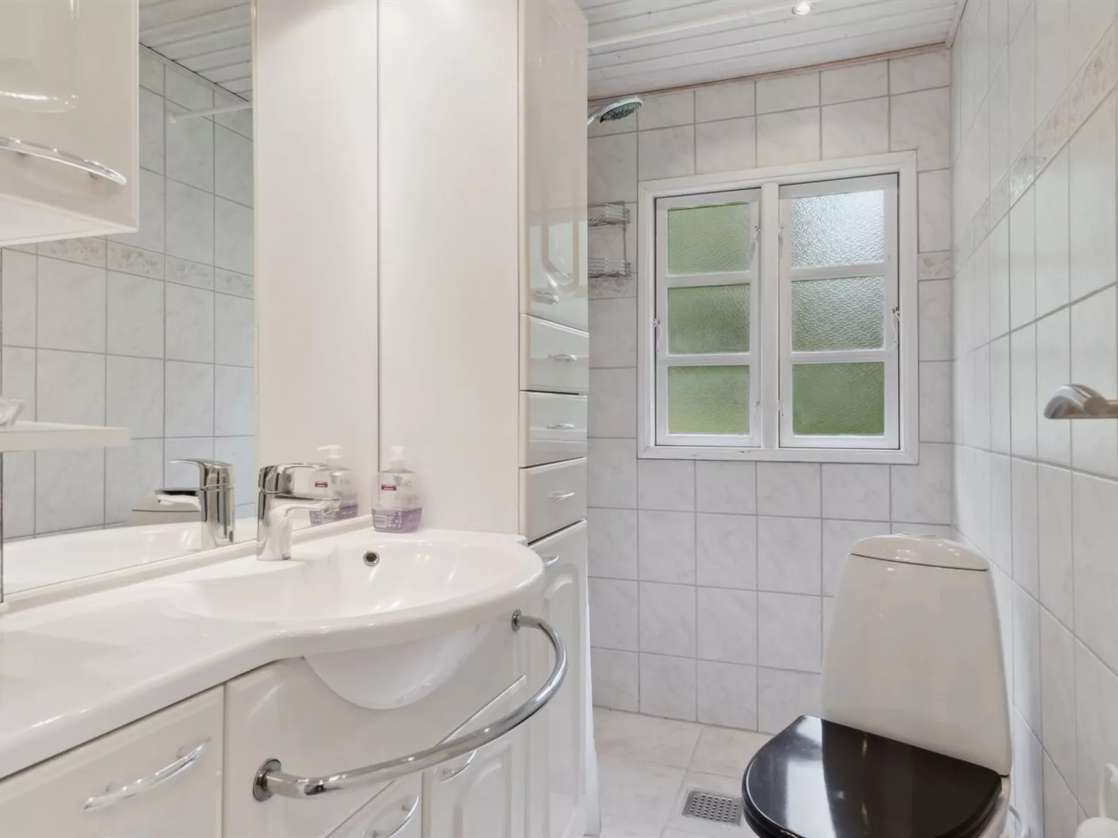 "Gunlög" - 1.3km from the sea-Binnen