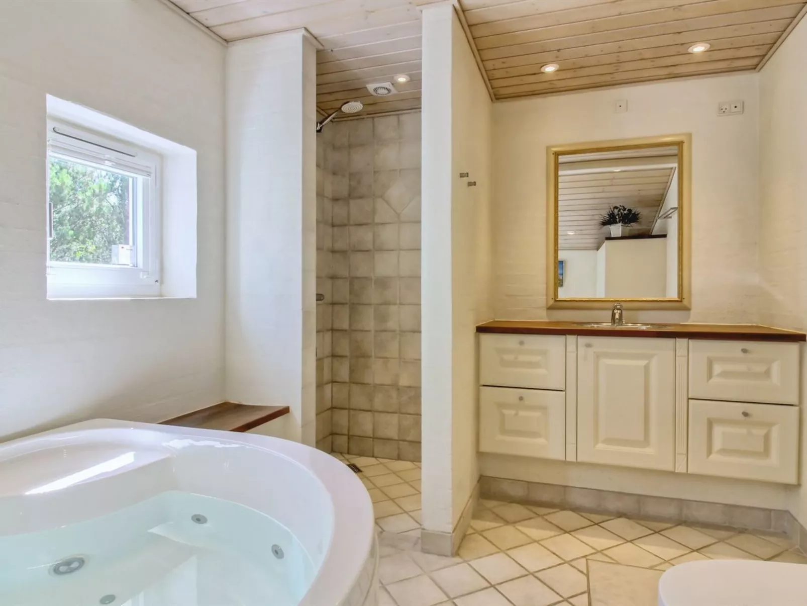 "Valda" - 1.5km from the sea-Binnen