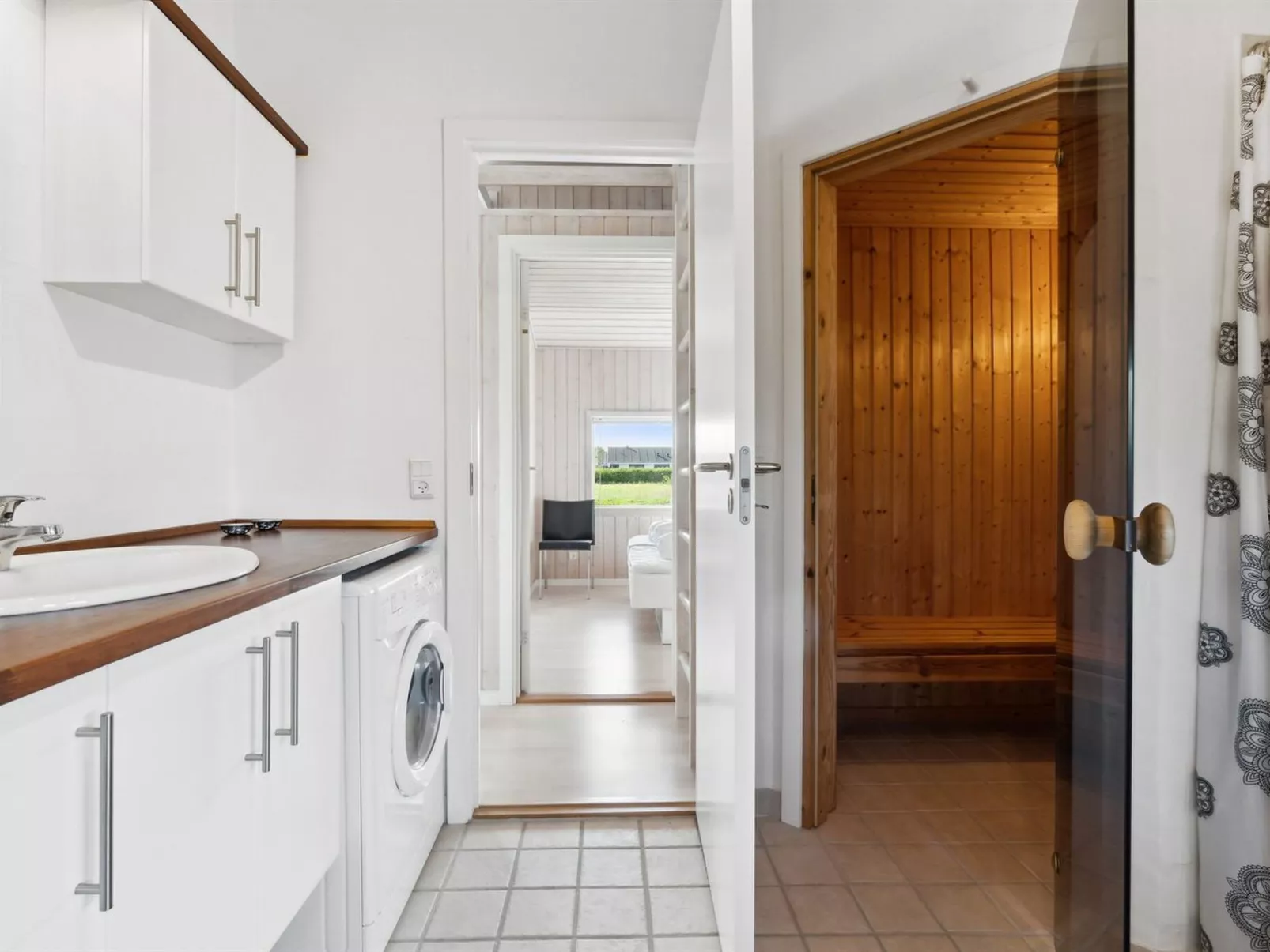 "Miriam" - 400m from the sea-Binnen