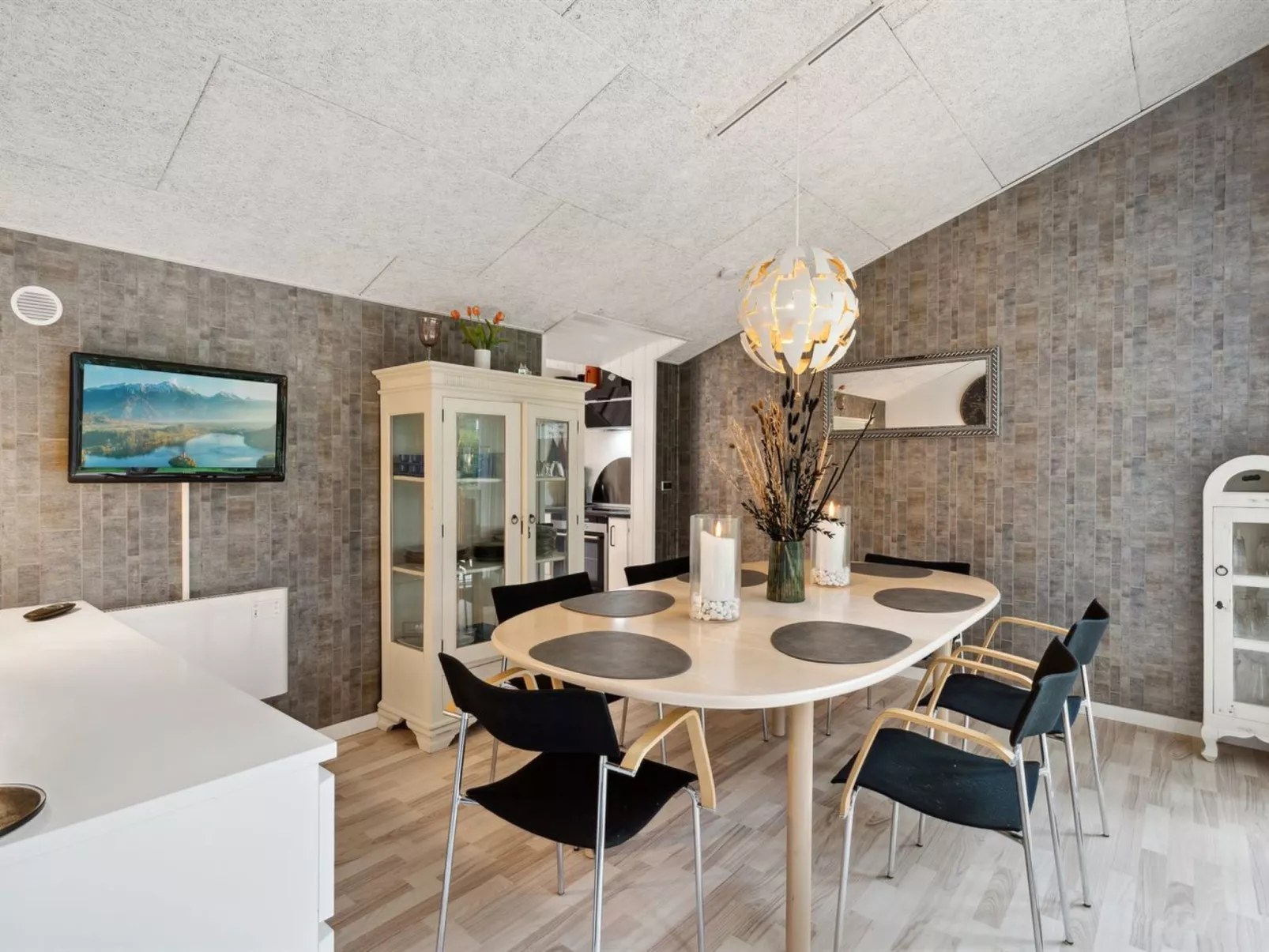 "Brynhild" - 30km from the sea-Binnen