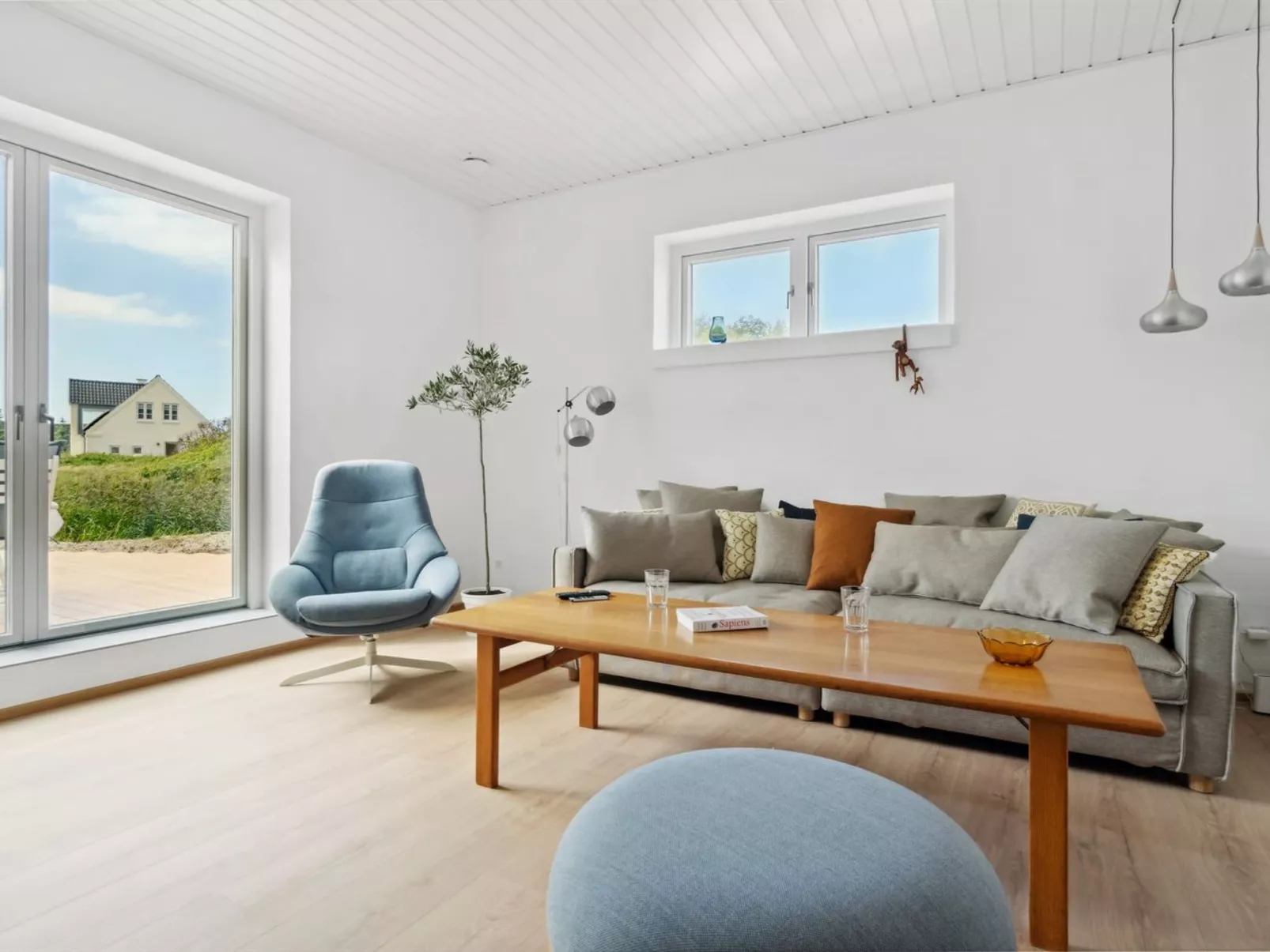 "Yakari" - 1km from the sea-Binnen