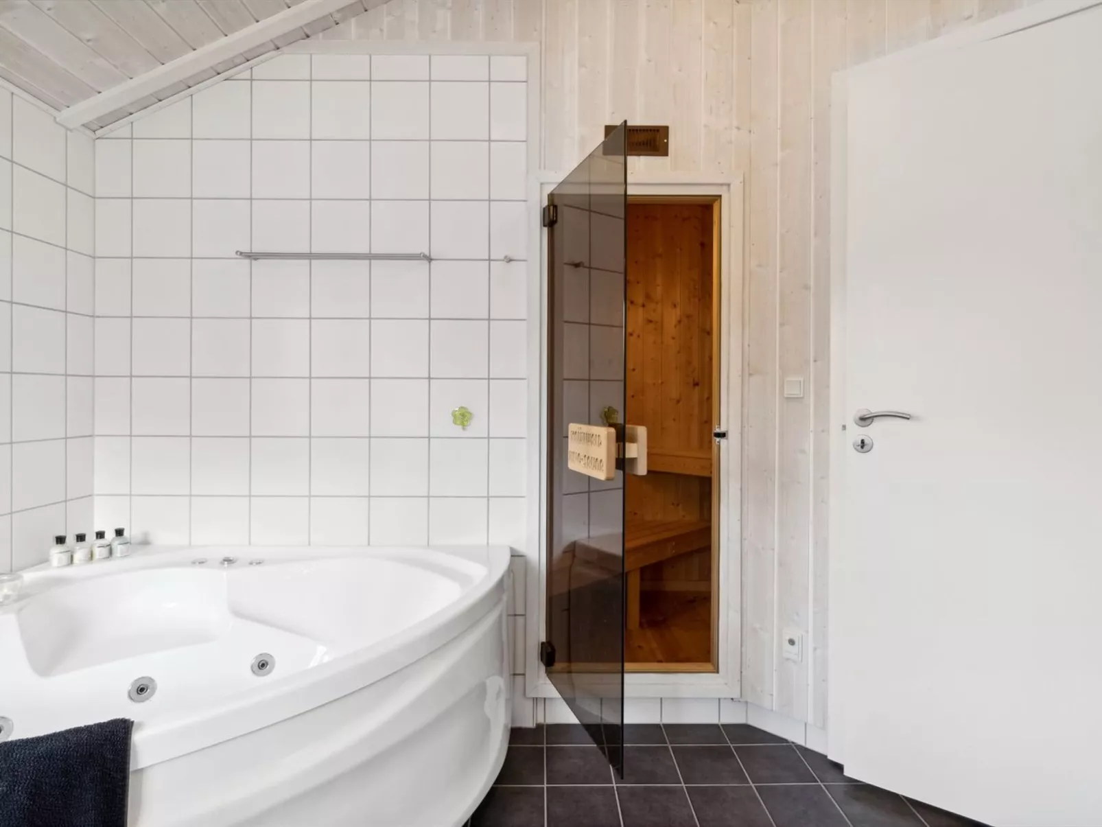 "Hilaria" - 1.4km from the sea-Binnen