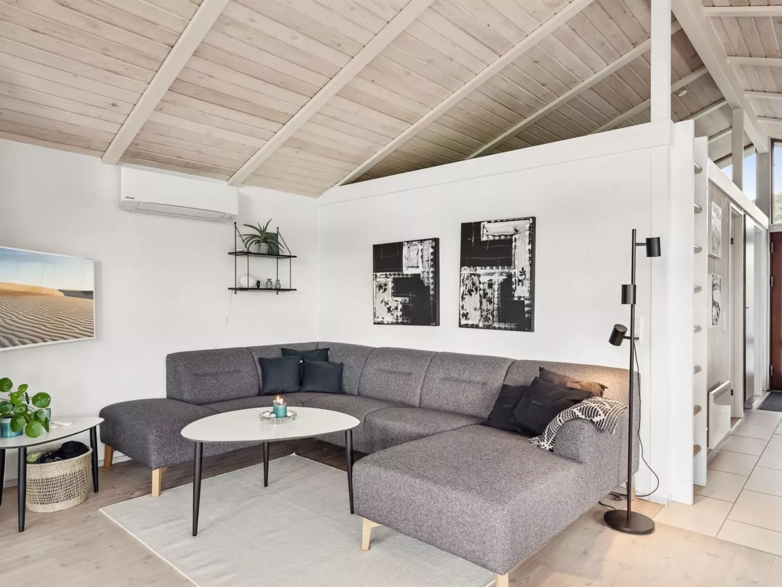 "Evald" - 400m from the sea-Binnen