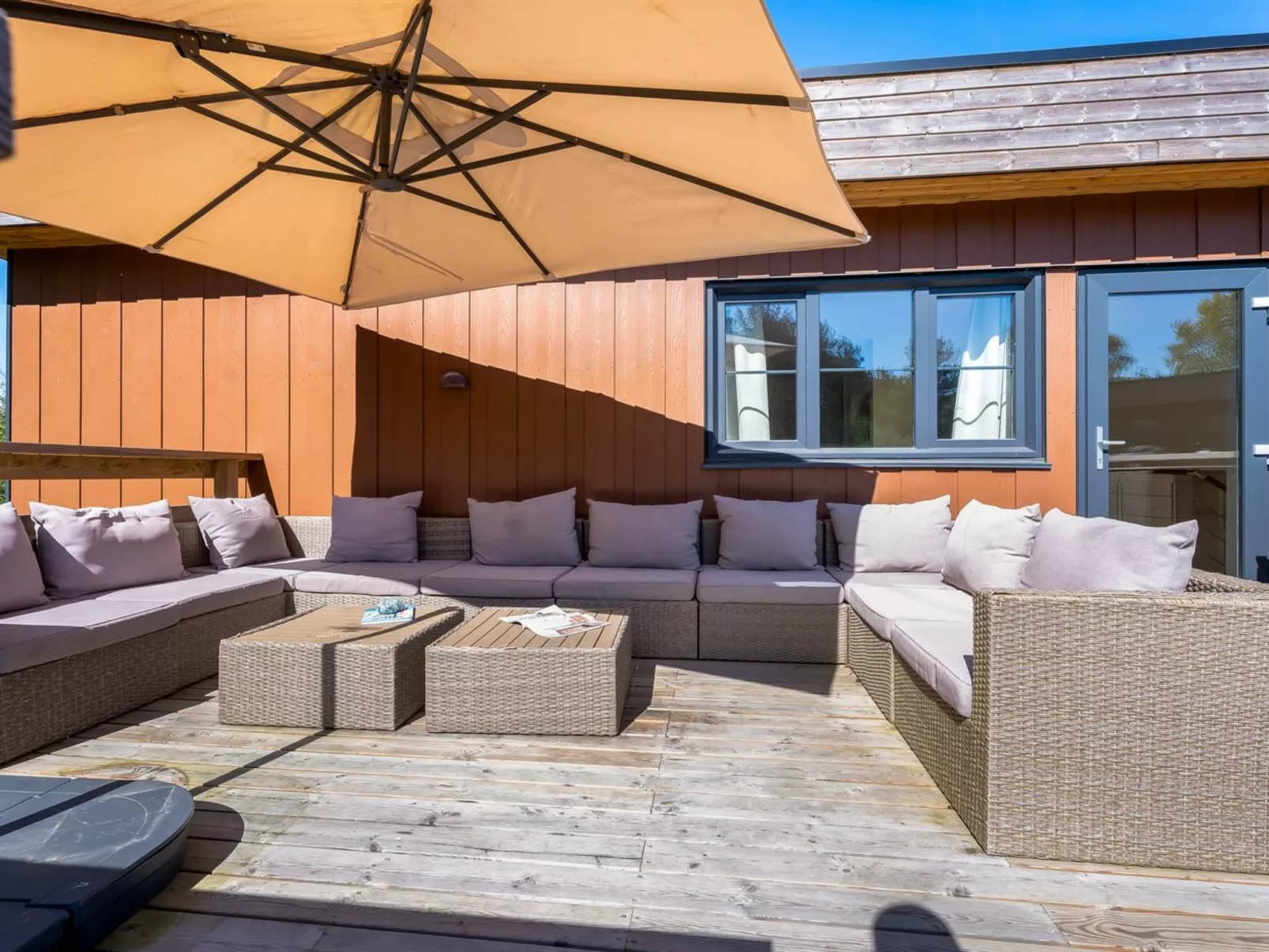 "Bjarka" - 700m from the sea-Buiten