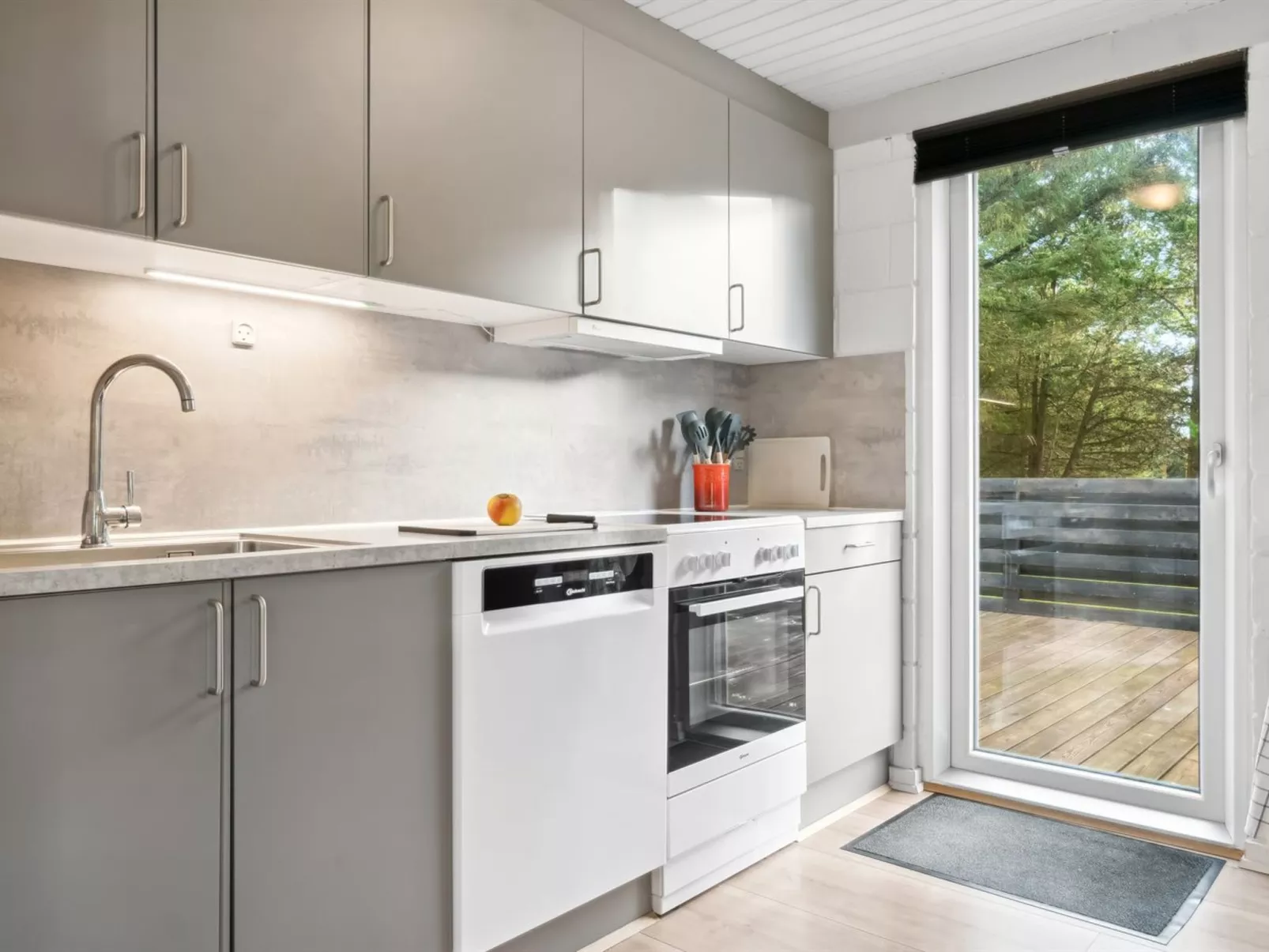 "Pia" - 250m to the fjord-Binnen