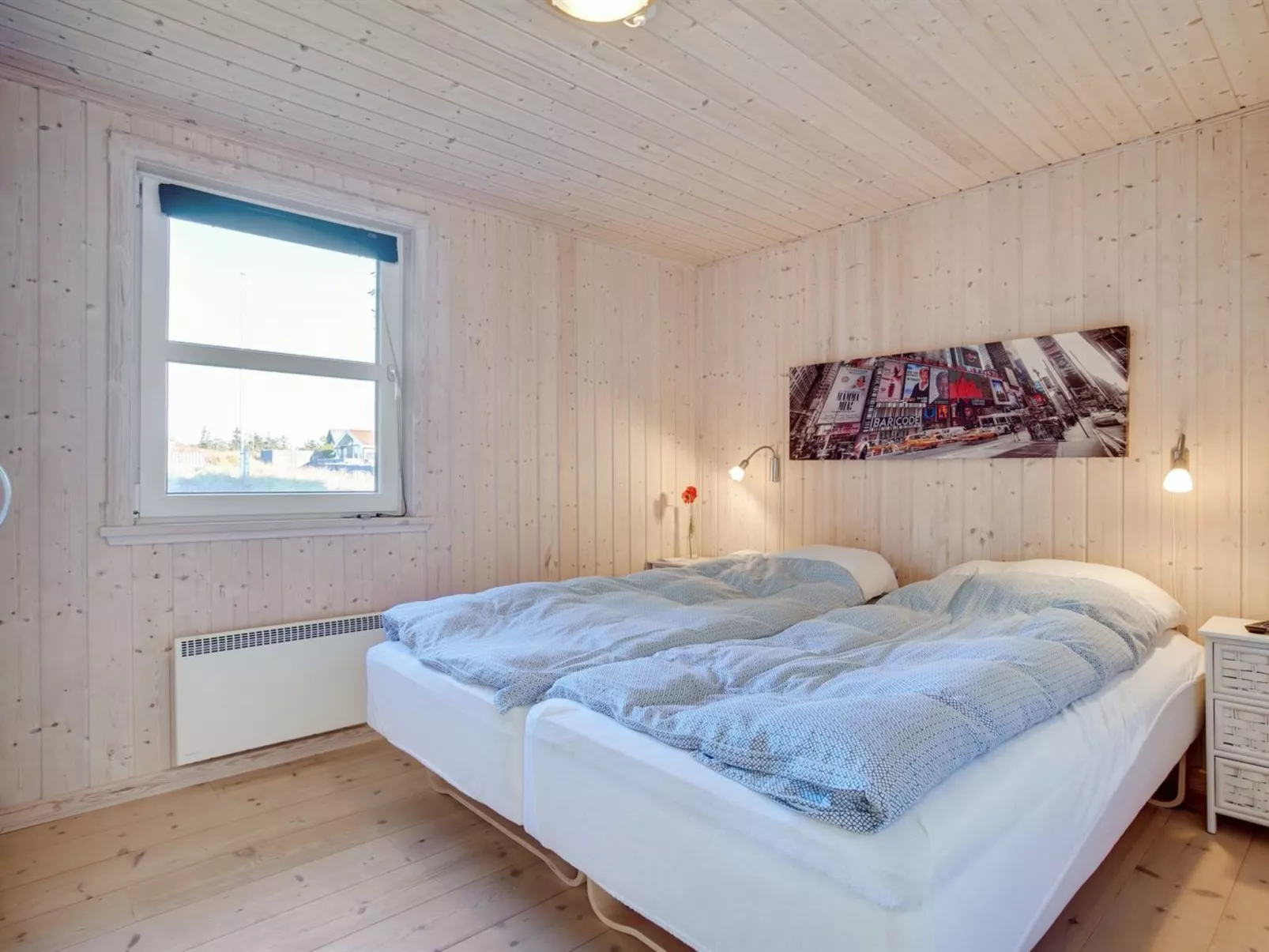 "Gun" - 450m from the sea-Binnen