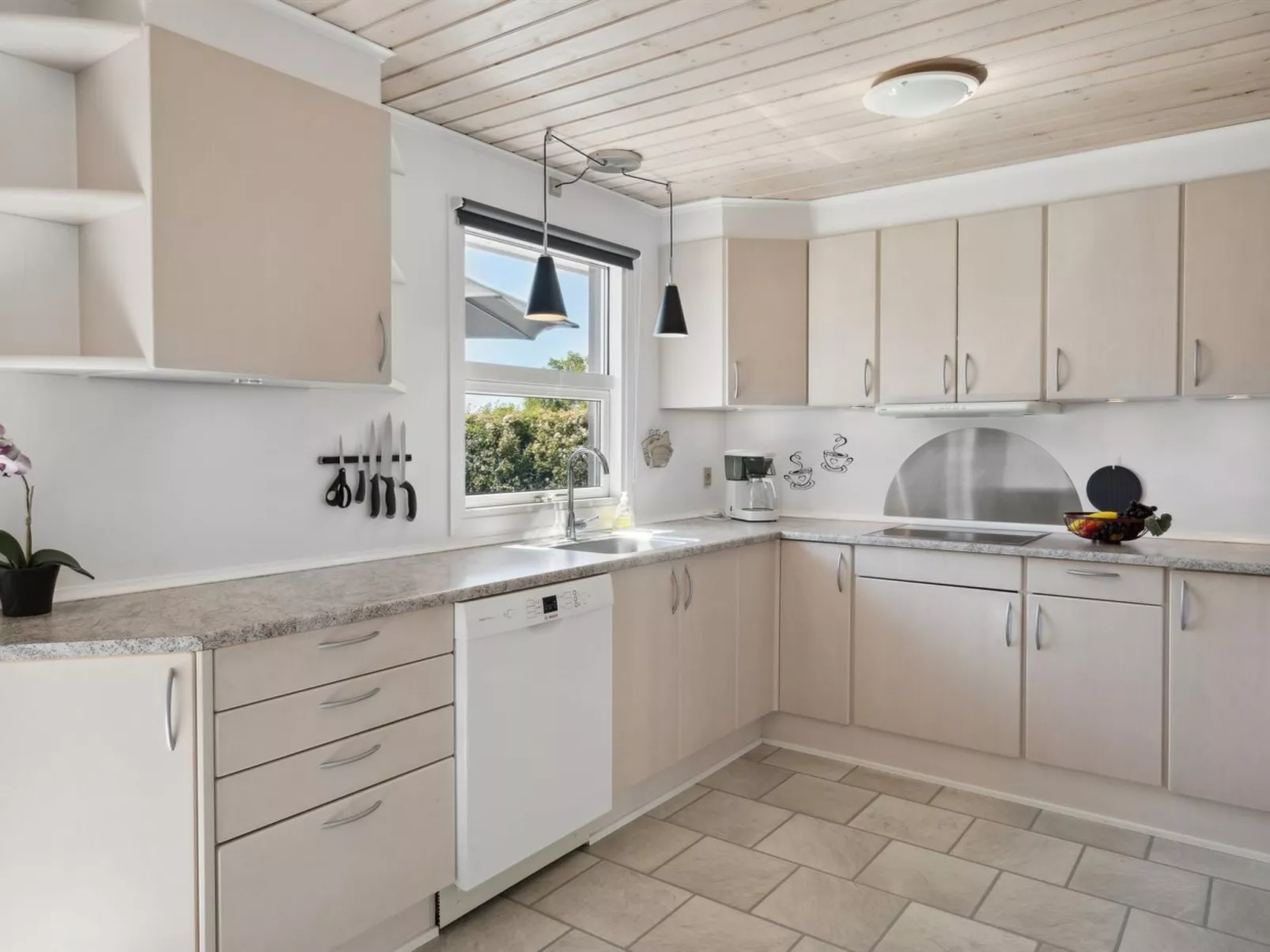 "Anella" - 200m from the sea-Binnen