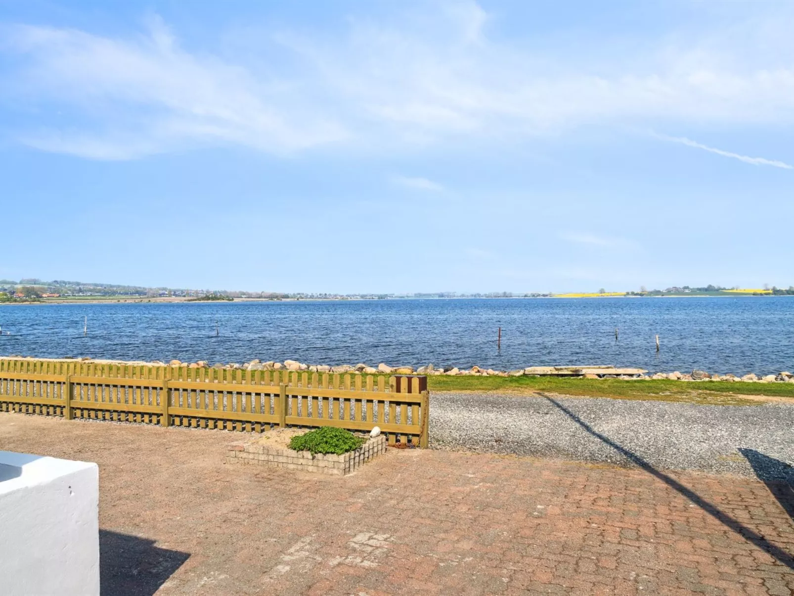 "Tameka" - 10m to the fjord-Buiten