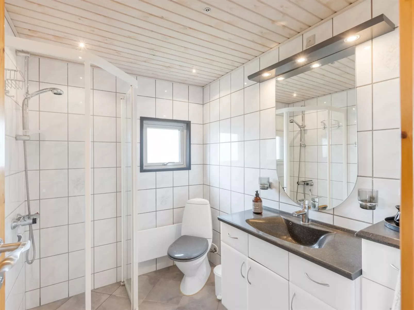 "Pinja" - 400m from the sea-Binnen