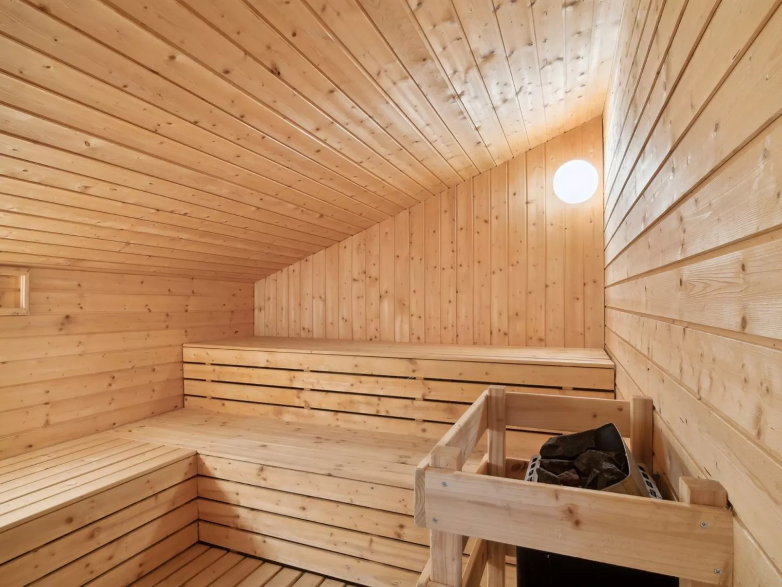 "Garbine" - 400m from the sea-Binnen