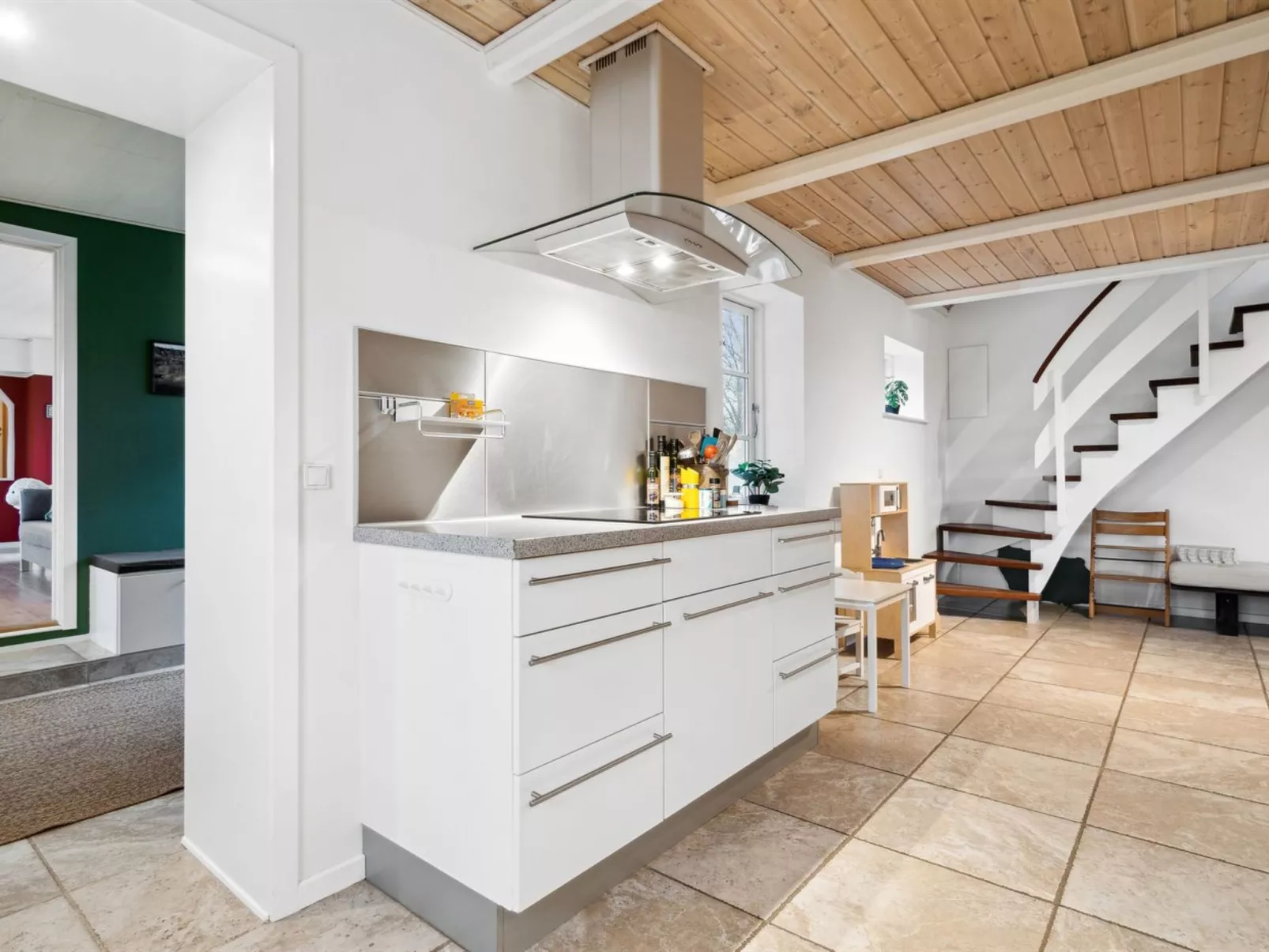 "Adrienne" - 6.4km from the sea-Binnen