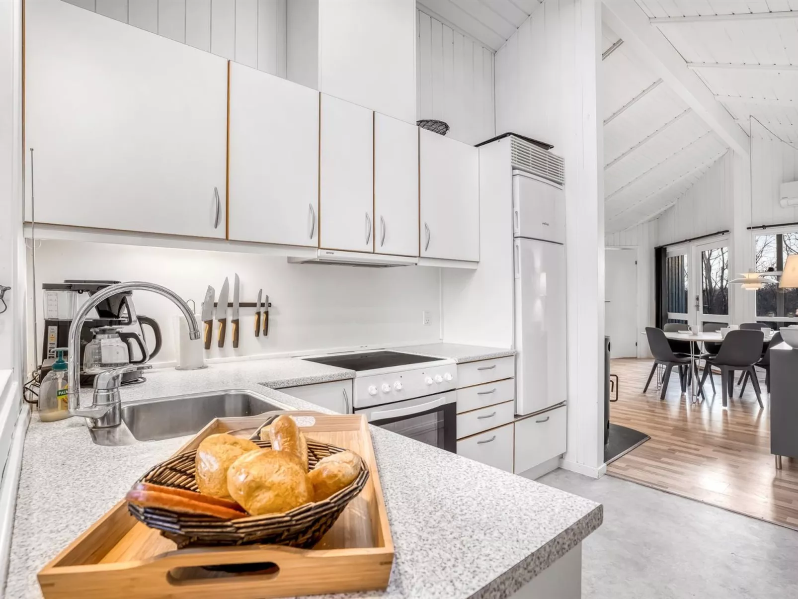 "Bjart" - 1.5km from the sea-Binnen