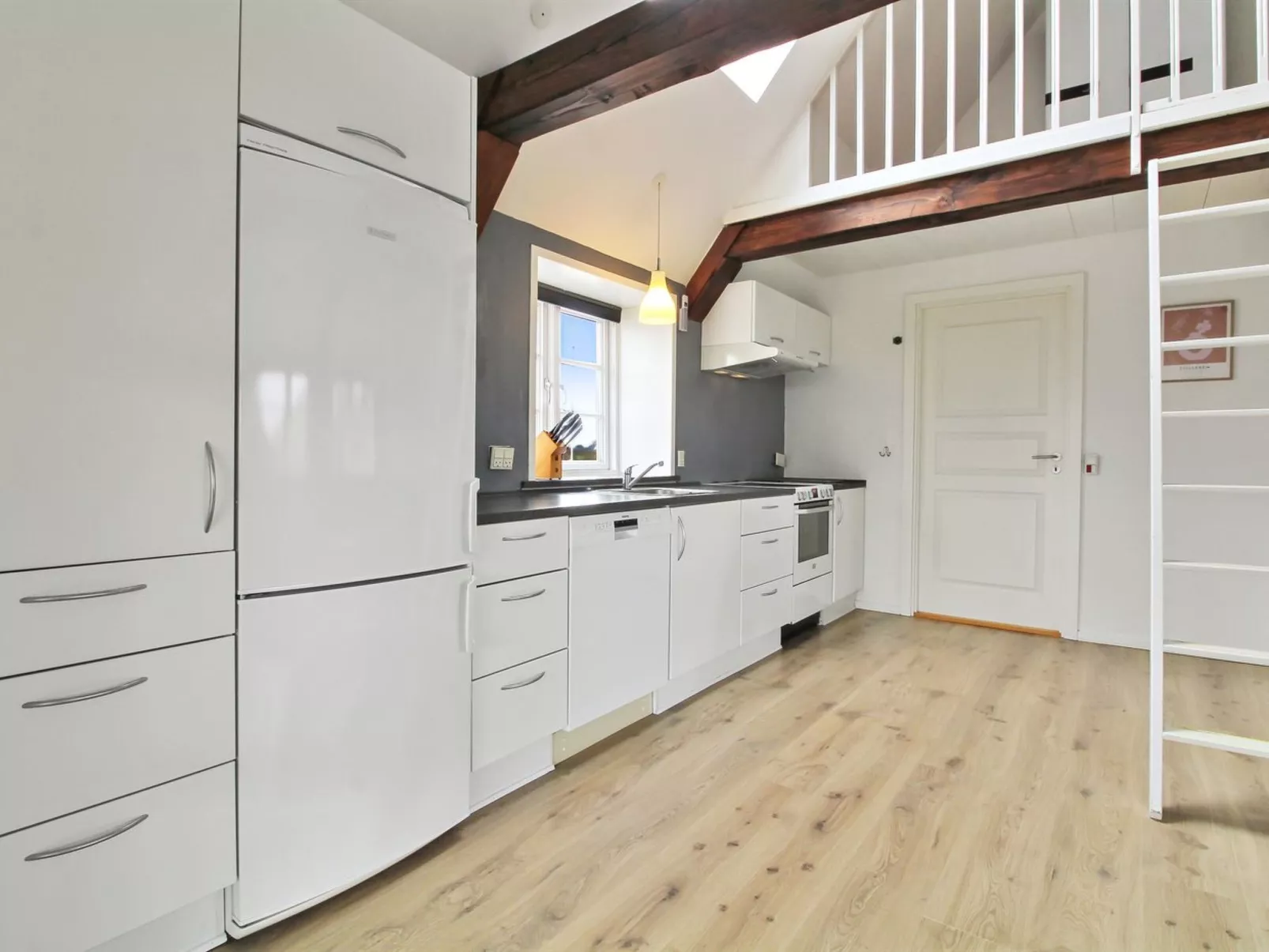 "Thrine" - 24km from the sea-Binnen