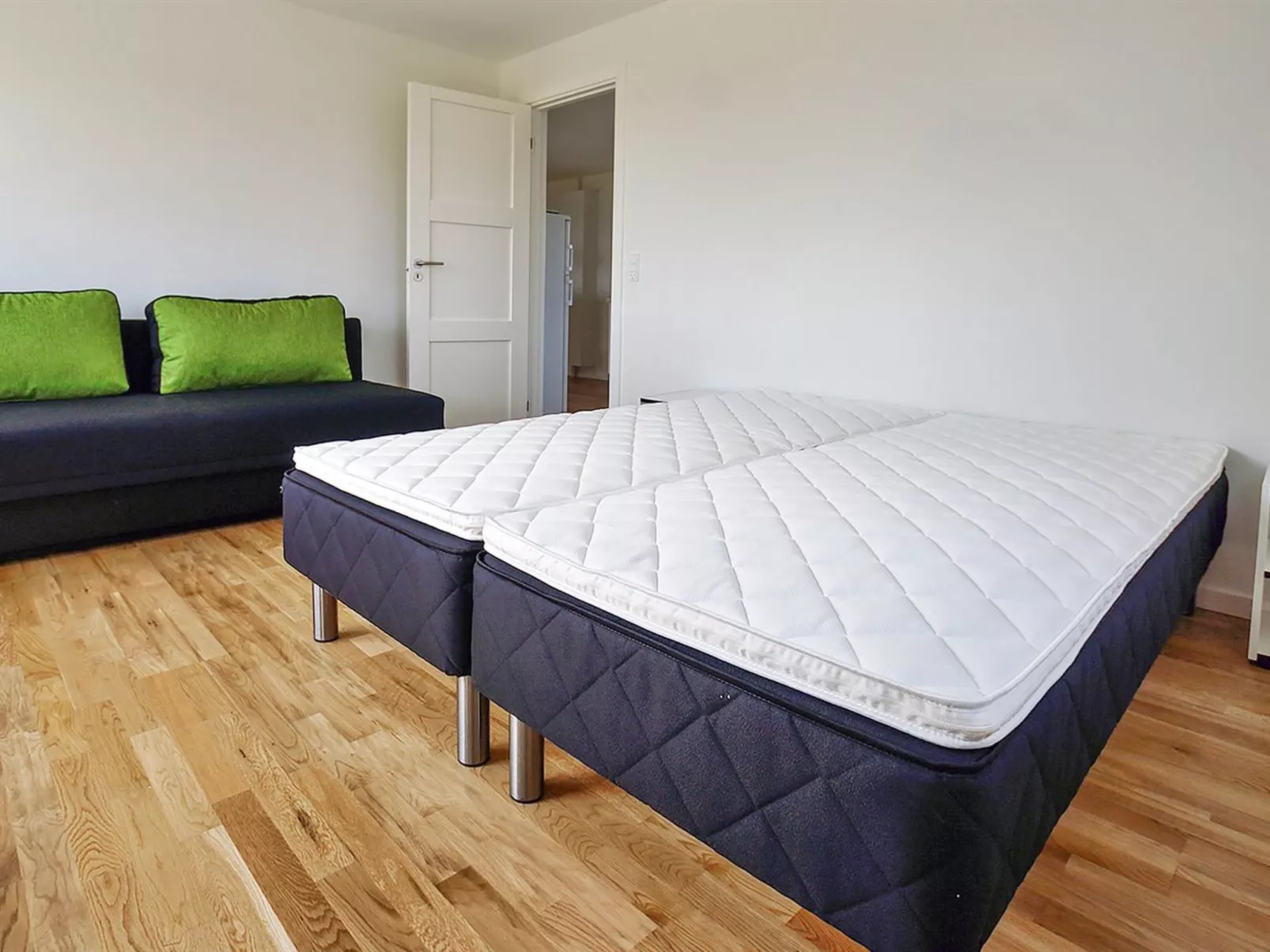 "Mirja" - 50m to the fjord-Binnen