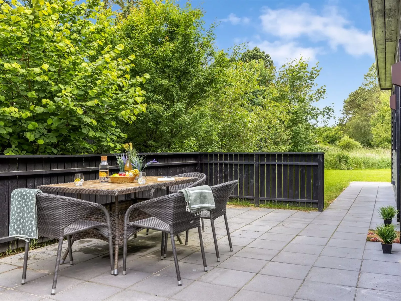 "Scalli" - 1.5km to the fjord-Buiten