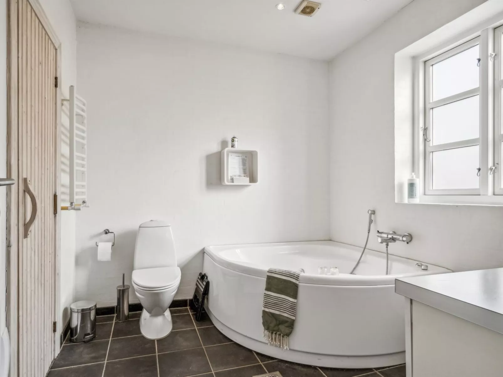 "Birtir" - 200m from the sea-Binnen