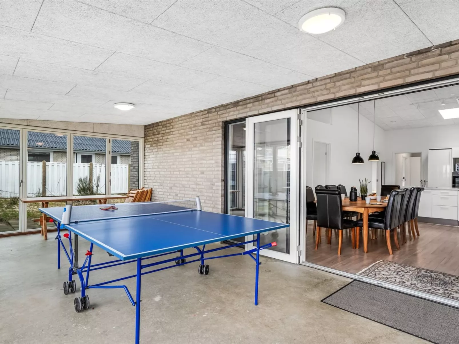 "Clarabelle" - 1.2km from the sea-Binnen