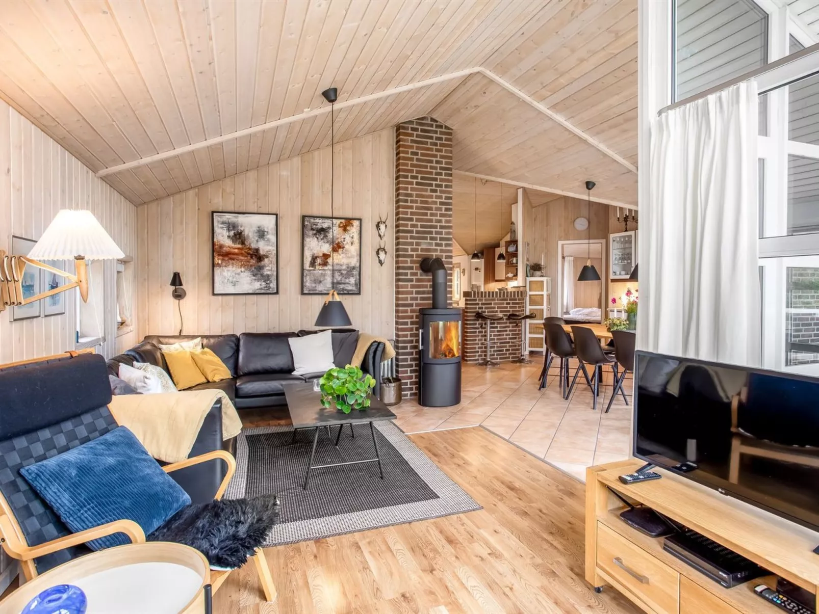 "Ronna" - 2.2km from the sea-Binnen