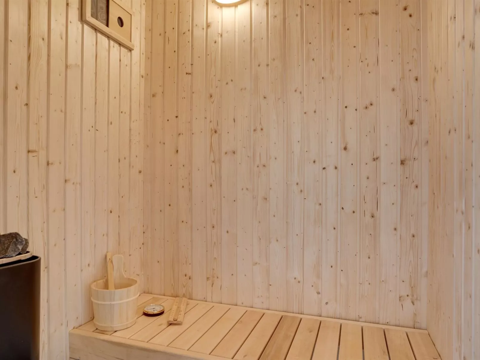 "Dior" - 1.4km from the sea-Binnen