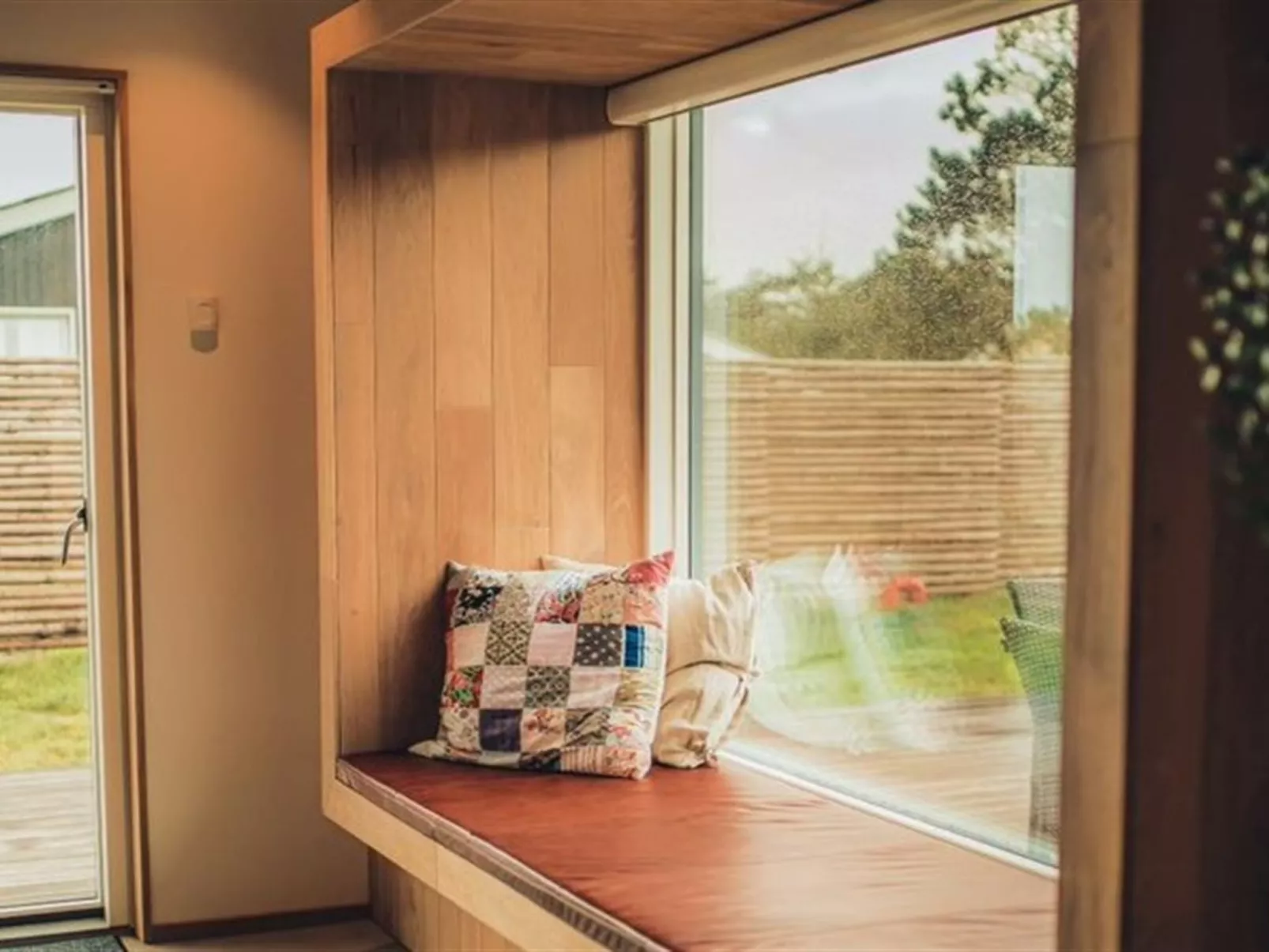 "Toyah" - 400m from the sea-Binnen