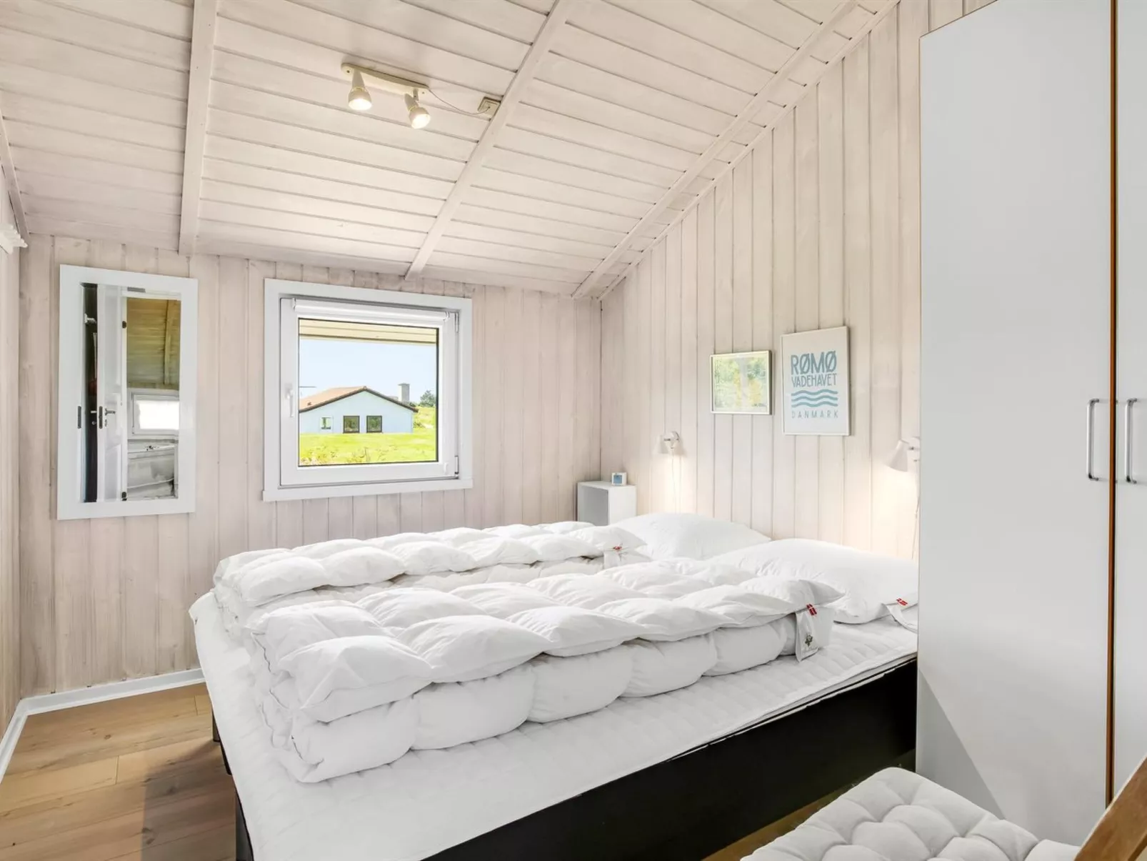 "Hariet" - 300m from the sea-Binnen